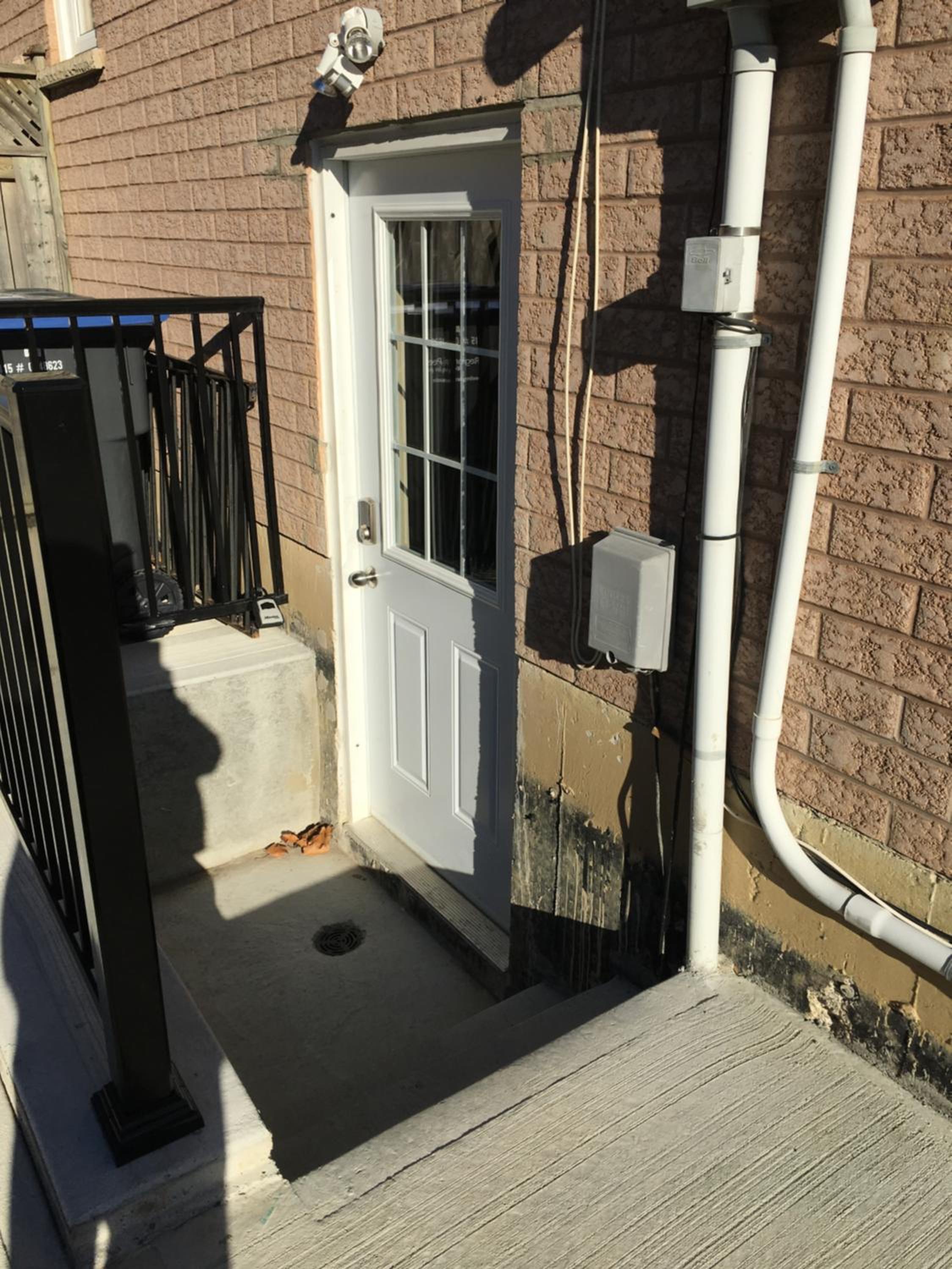 Clean, Beautiful & Modern 2 bedroom apartment view 4