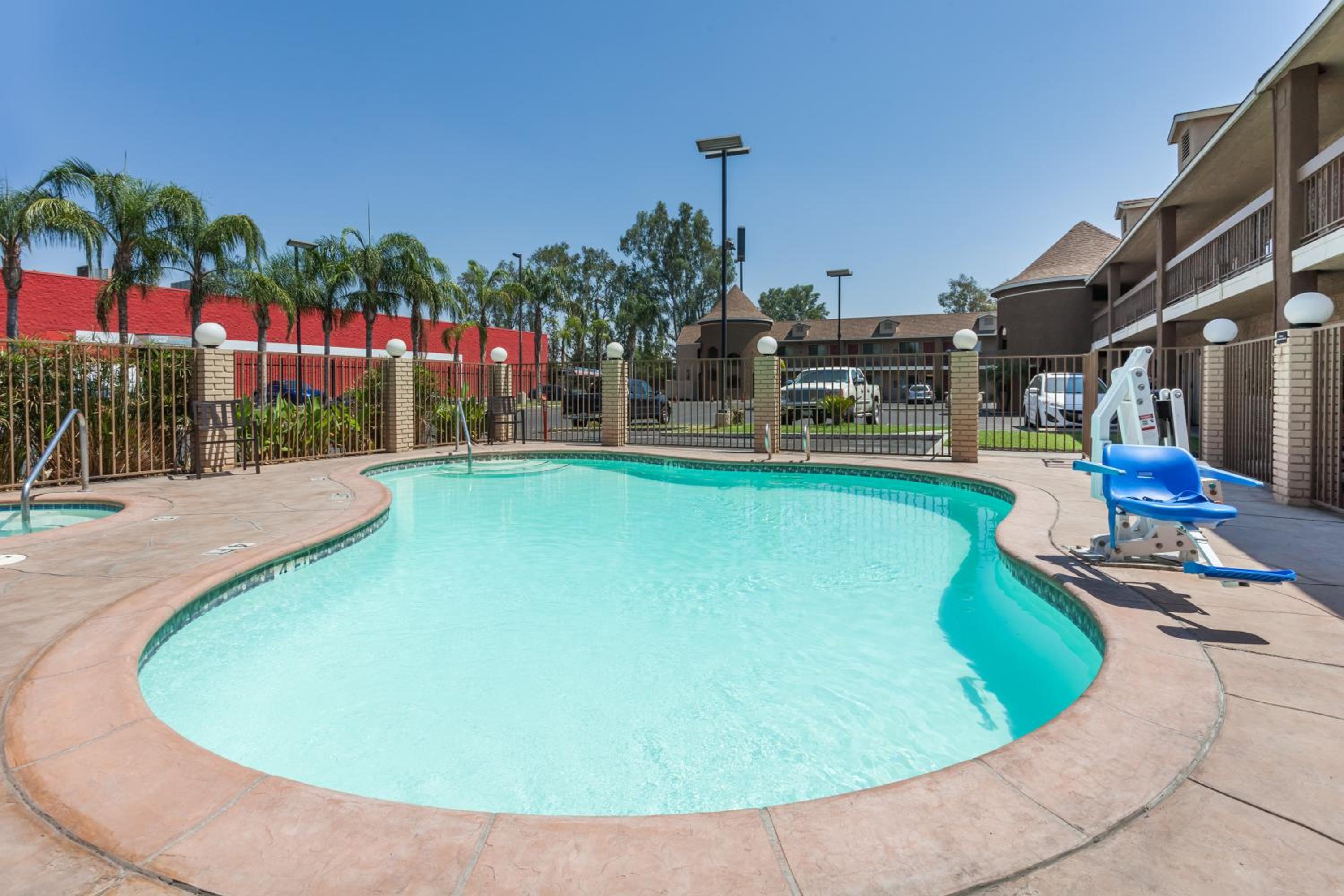 Super 8 by Wyndham Bakersfield South CA, Photo 24