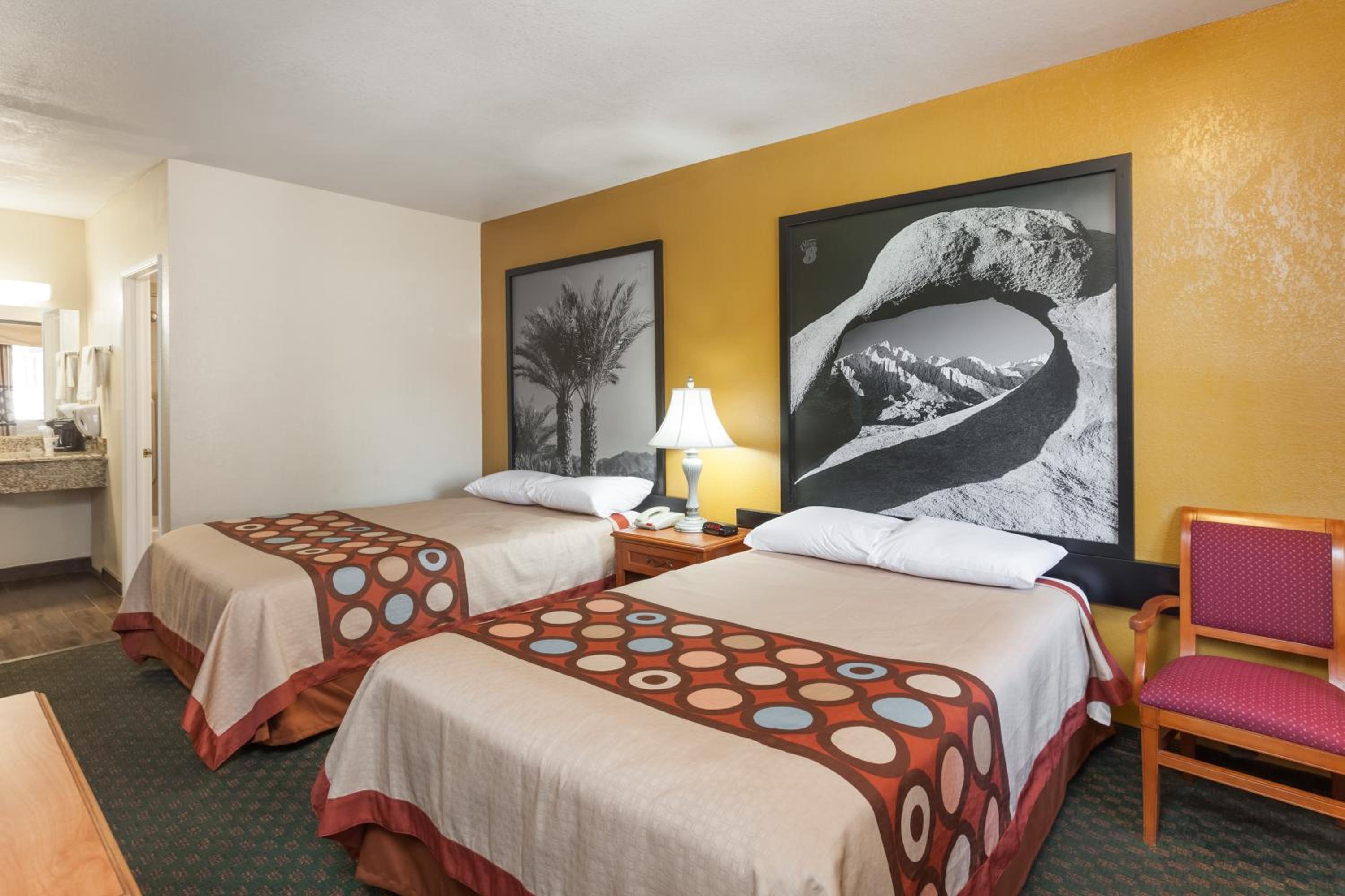 Super 8 by Wyndham Bakersfield South CA, Photo 28