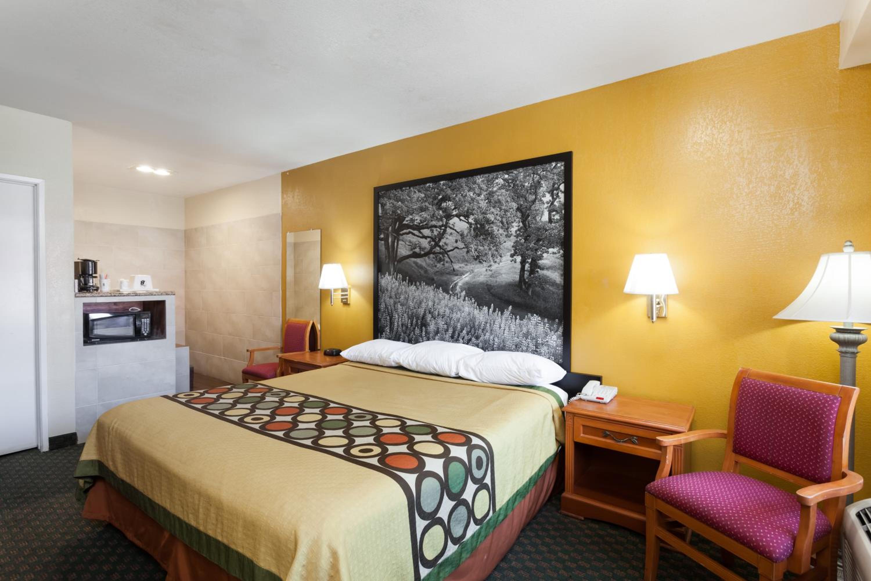 Super 8 by Wyndham Bakersfield South CA, Photo 13