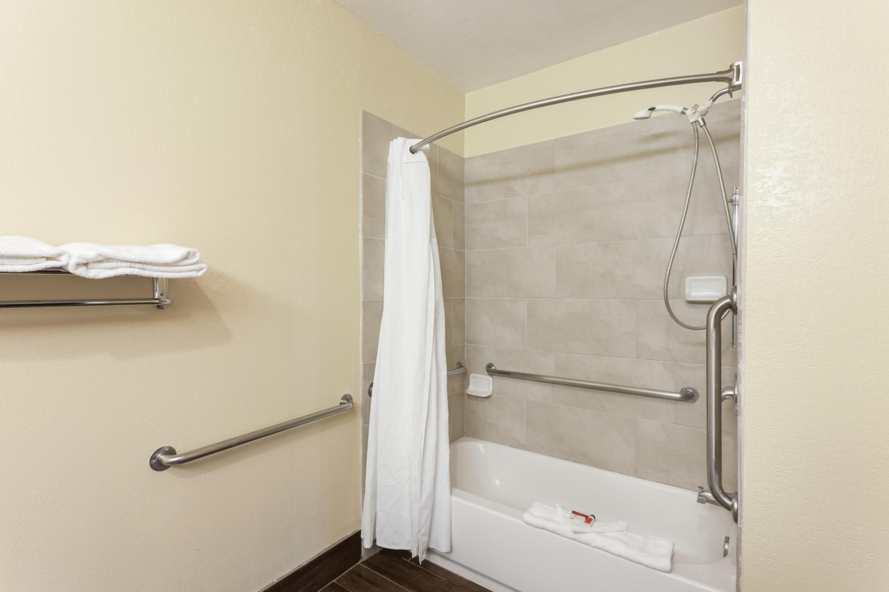Super 8 by Wyndham Bakersfield South CA, Photo 17