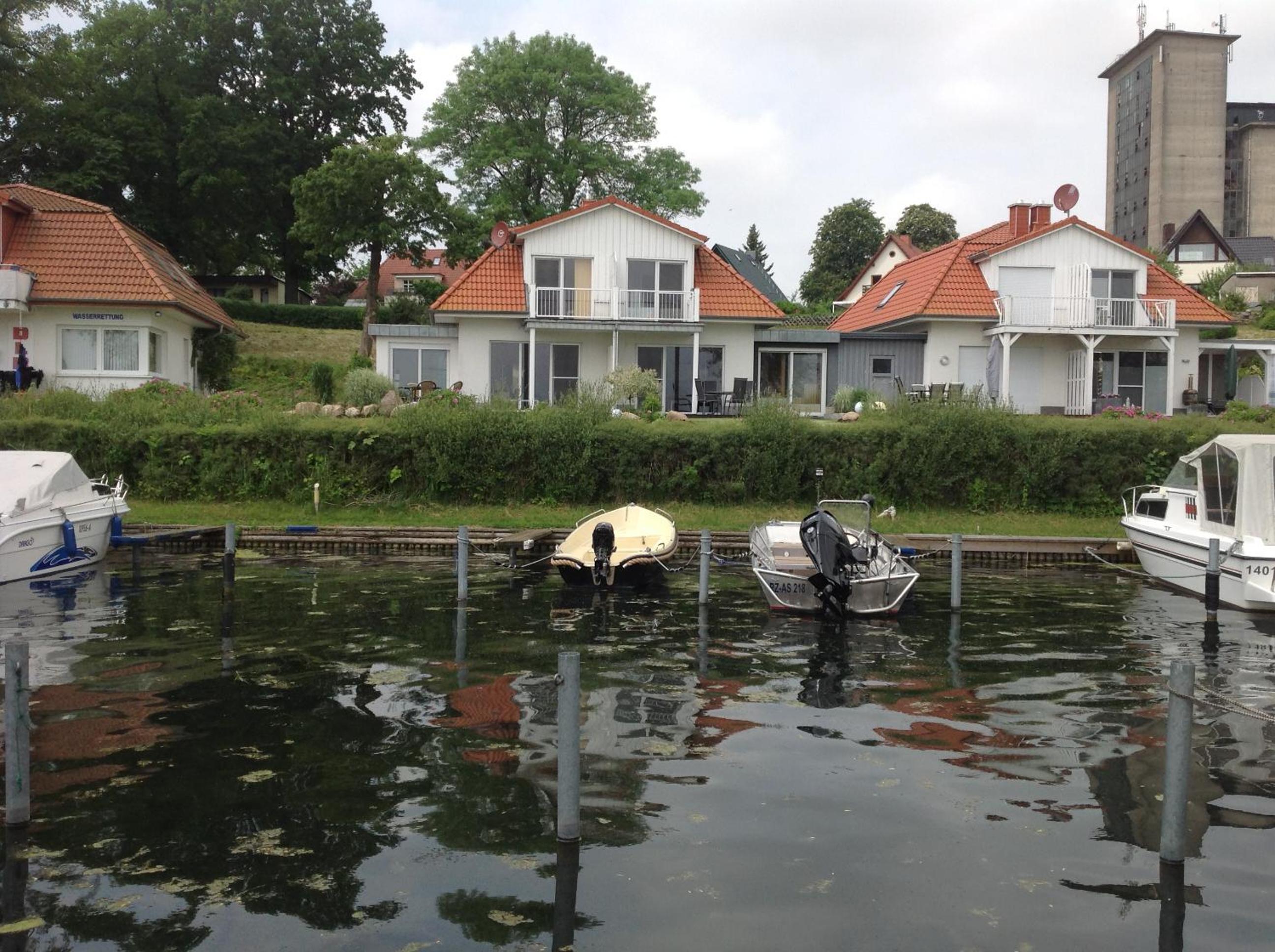 Fischerhus mit Boot,Sauna und Kamin je Seite