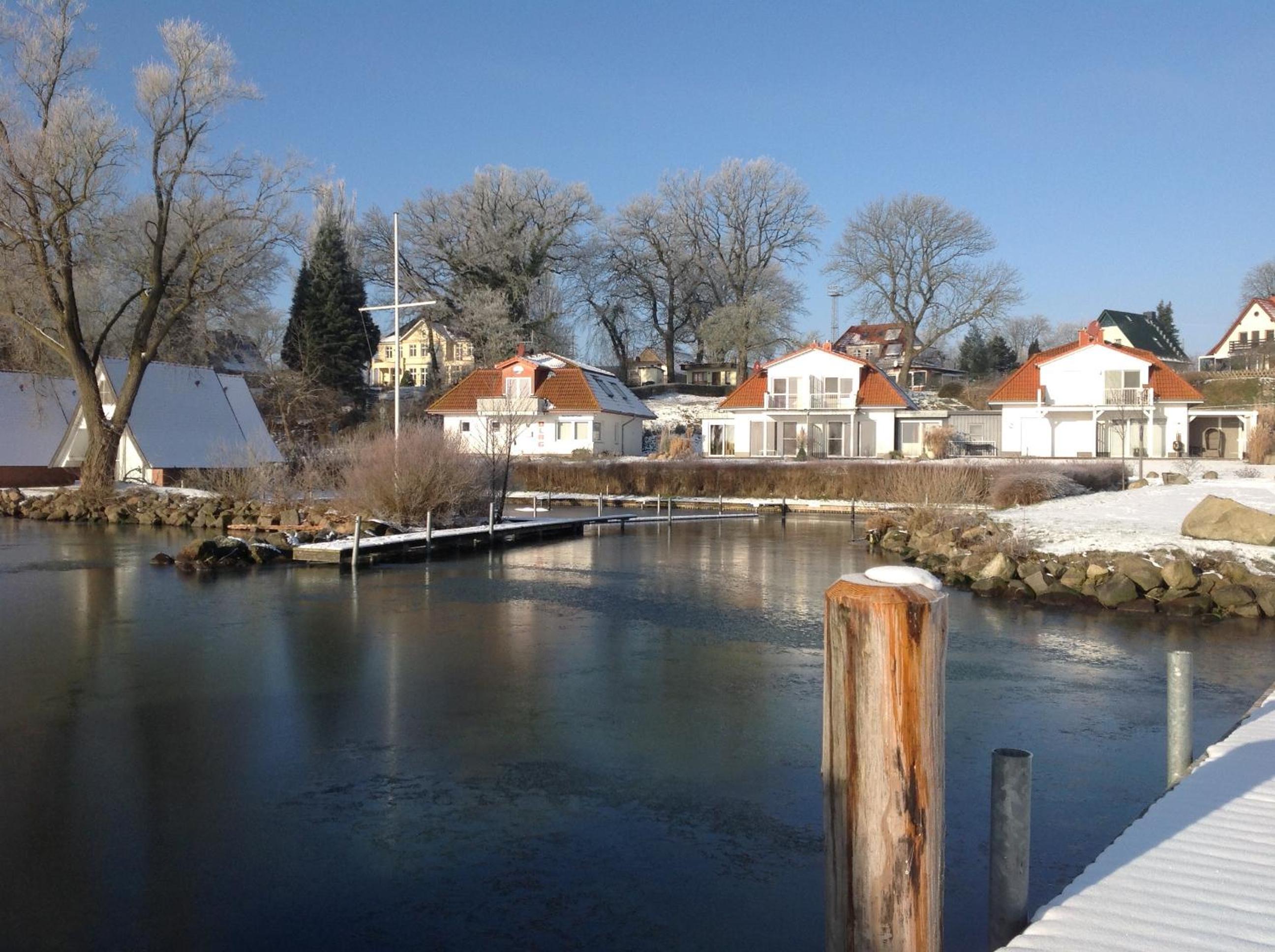 Fischerhus mit Boot,Sauna und Kamin je Seite