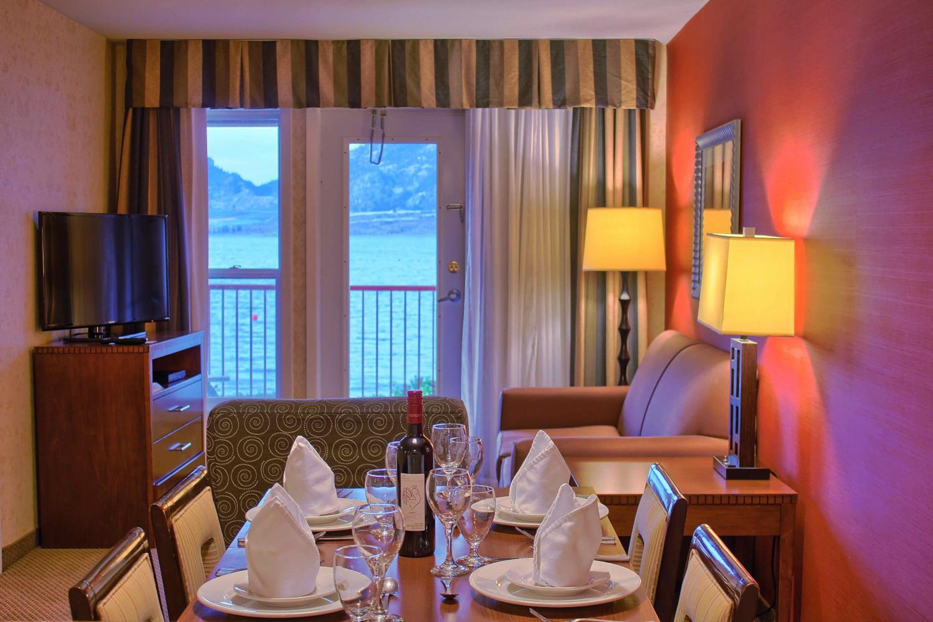 Holiday Inn Hotel & Suites Osoyoos by IHG