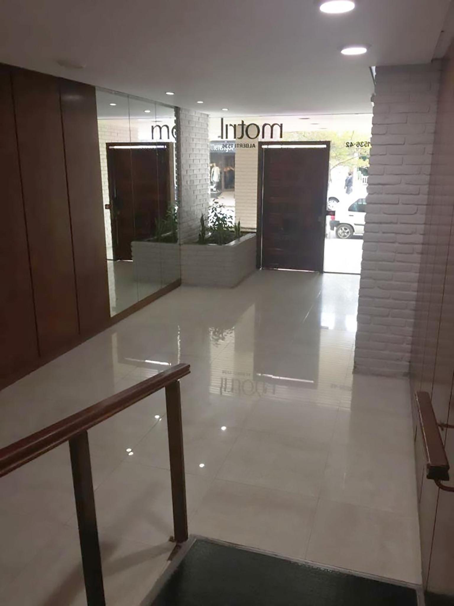EDIFICIO MOTRIL - Amplio departamento para 4 personas 60m2, con cochera cubierta, a metros de Shopping Aldrey y de Güemes