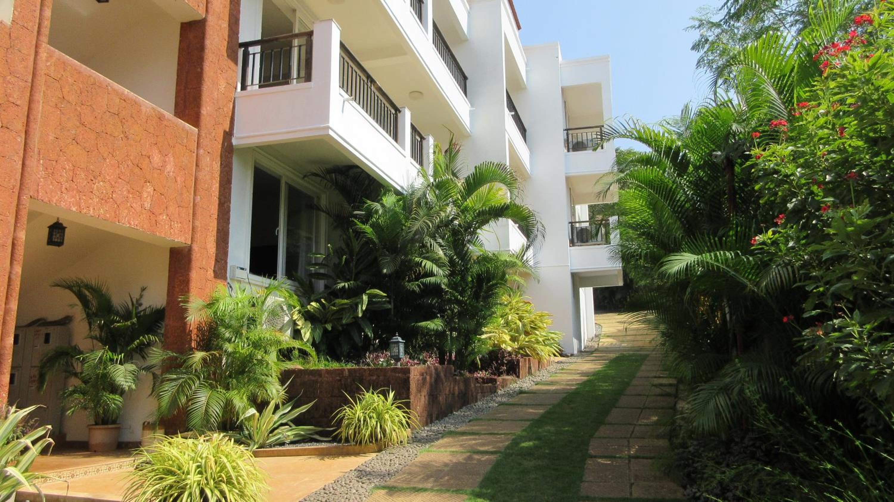 La Mer by The Blue Kite - Pool, Kitchen, Pool Table, Wifi & Security, 10 mins to Candolim Beach & 5 mins to Casino view 2