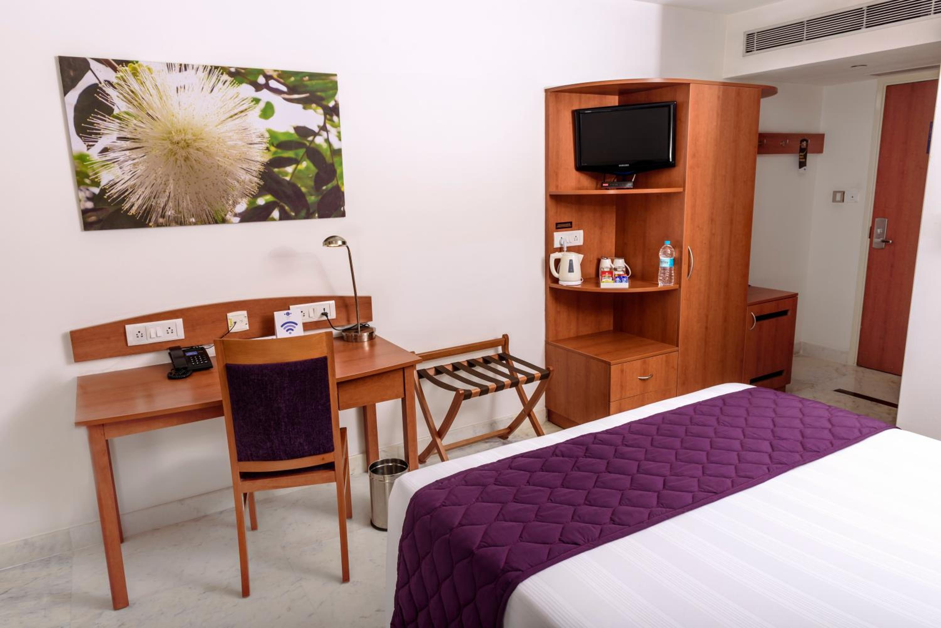Caspia Hotel New Delhi view 3