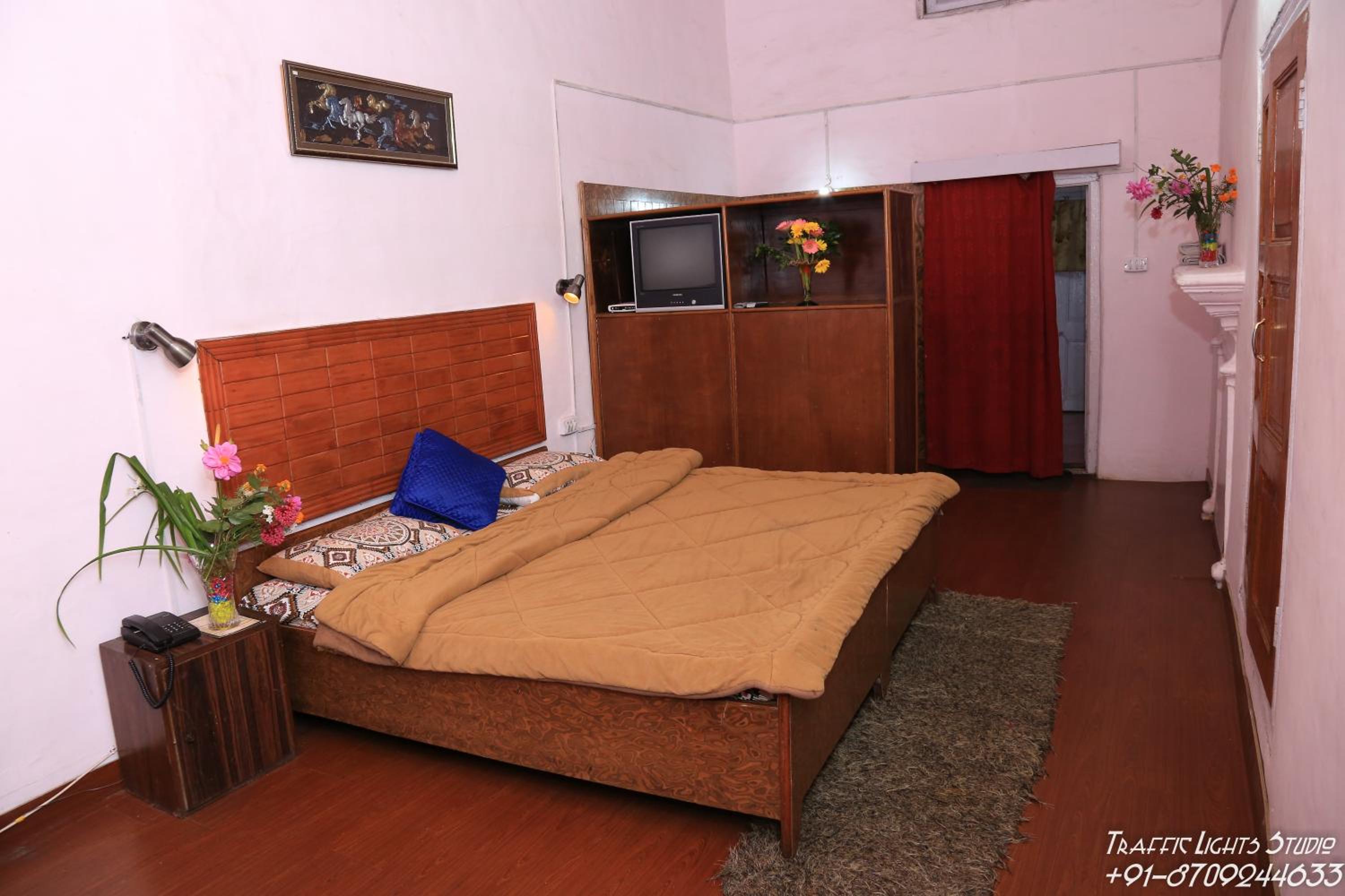 Prince Hotel Mallroad