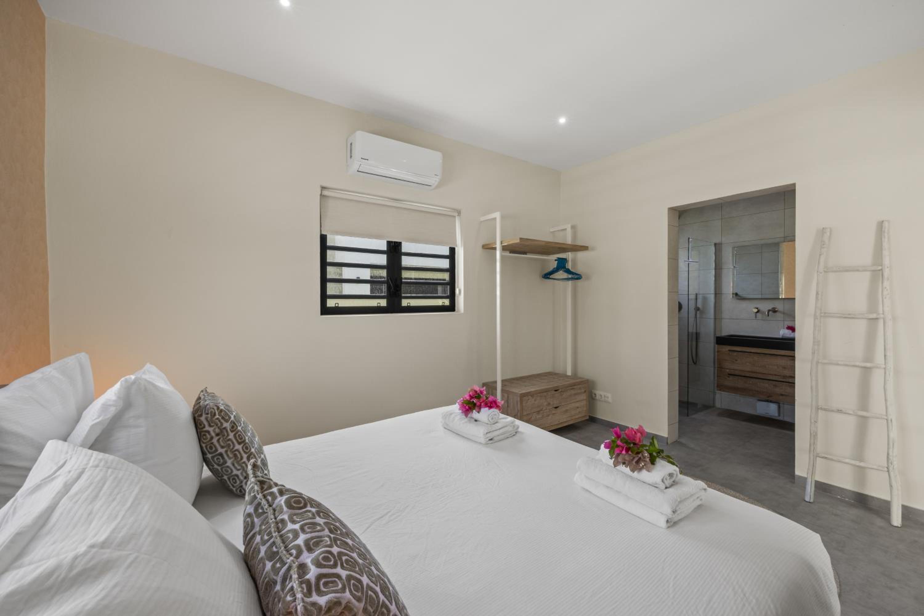 Villa Infinity Blue, Mambo Beach, Private Pool