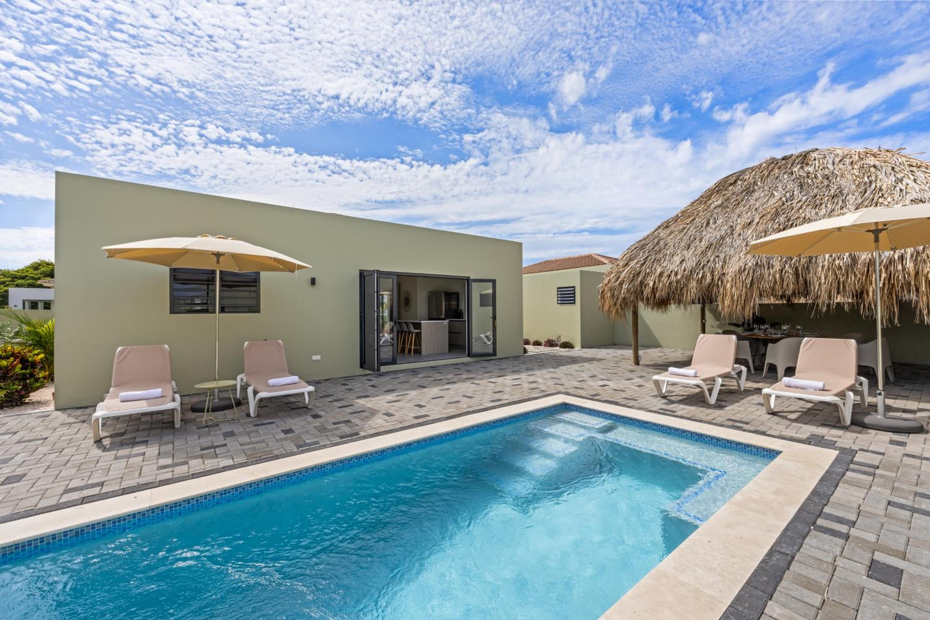 Villa Infinity Blue, Mambo Beach, Private Pool