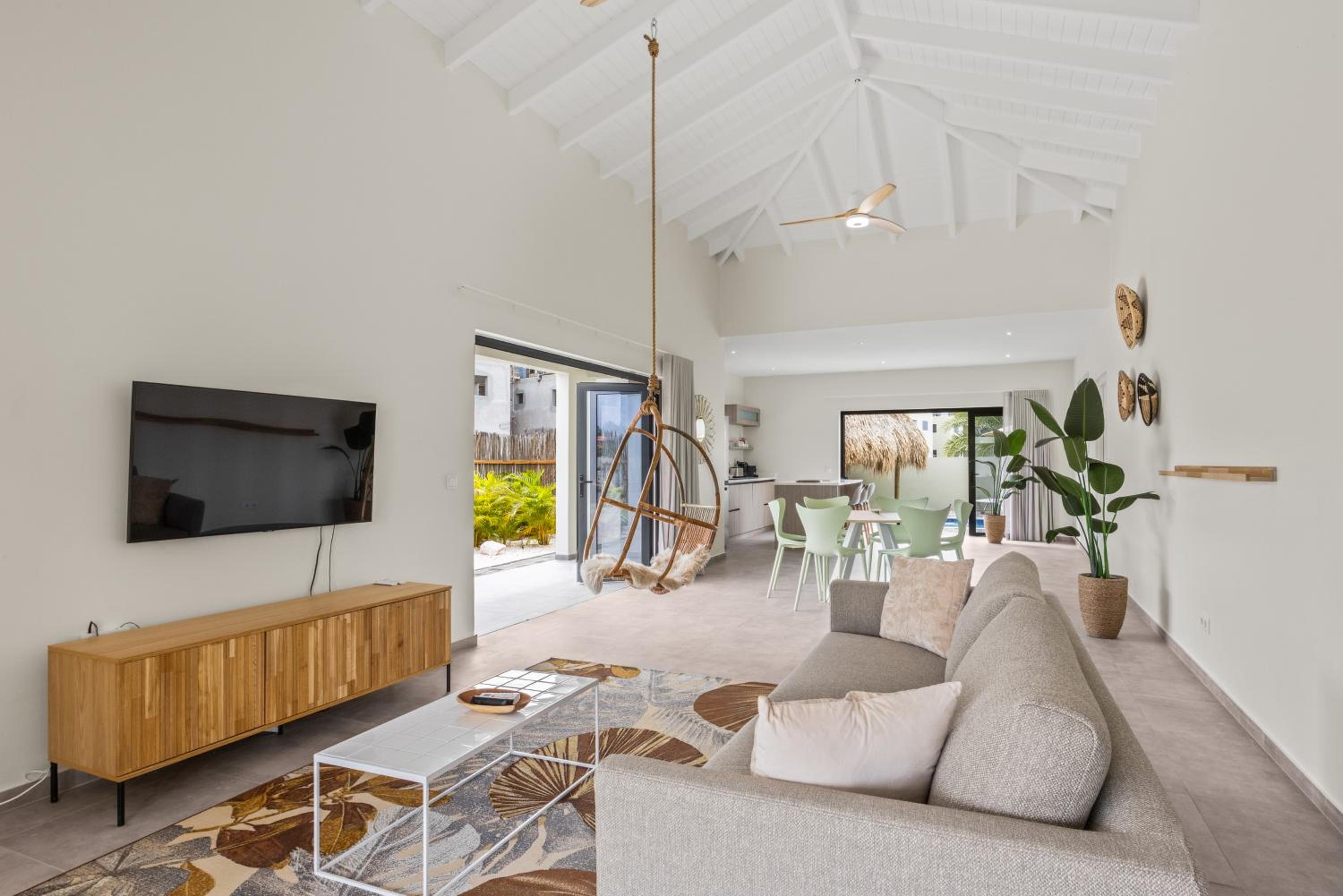 Villa Santi, Mambo Beach, Private Pool