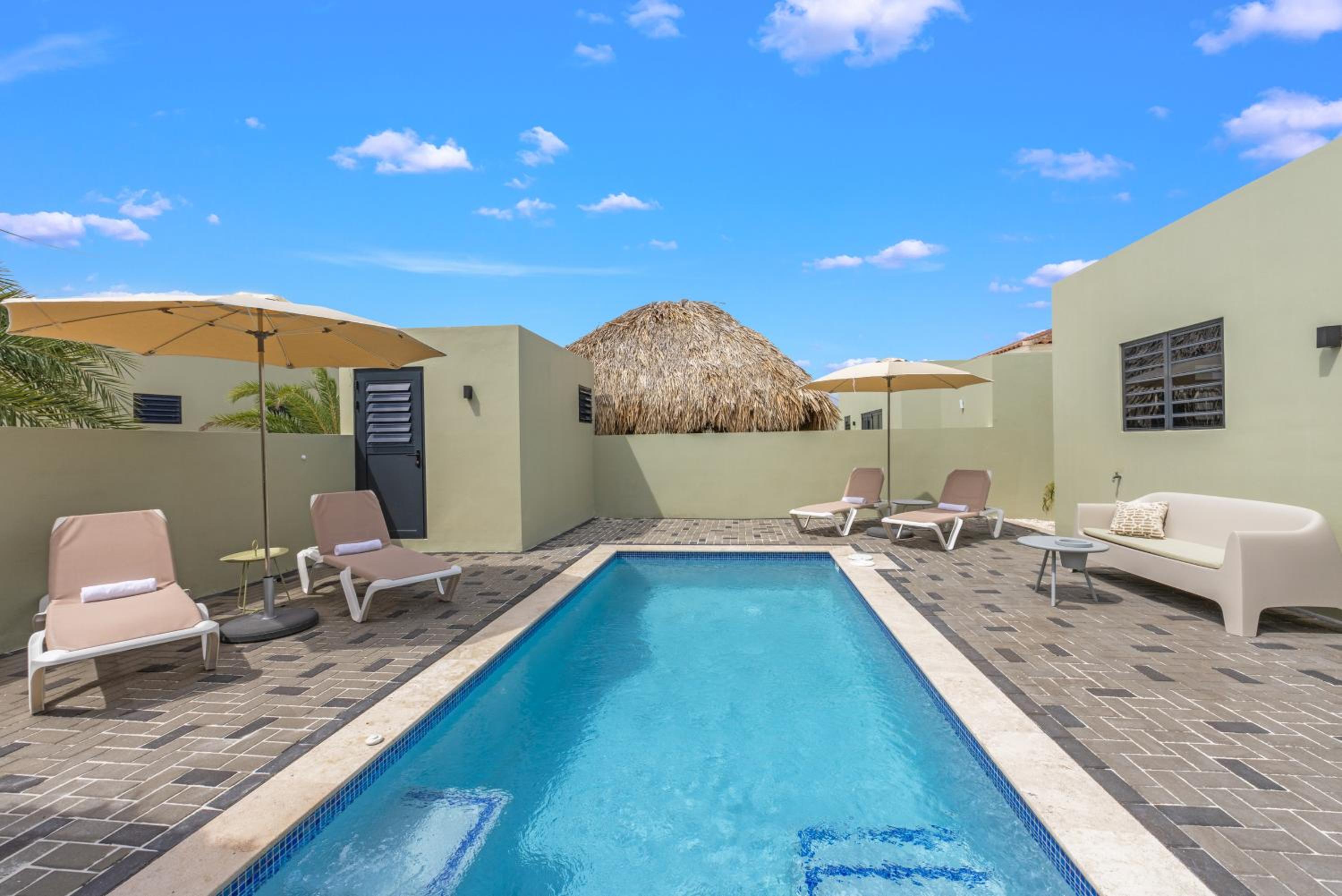Villa Santi, Mambo Beach, Private Pool