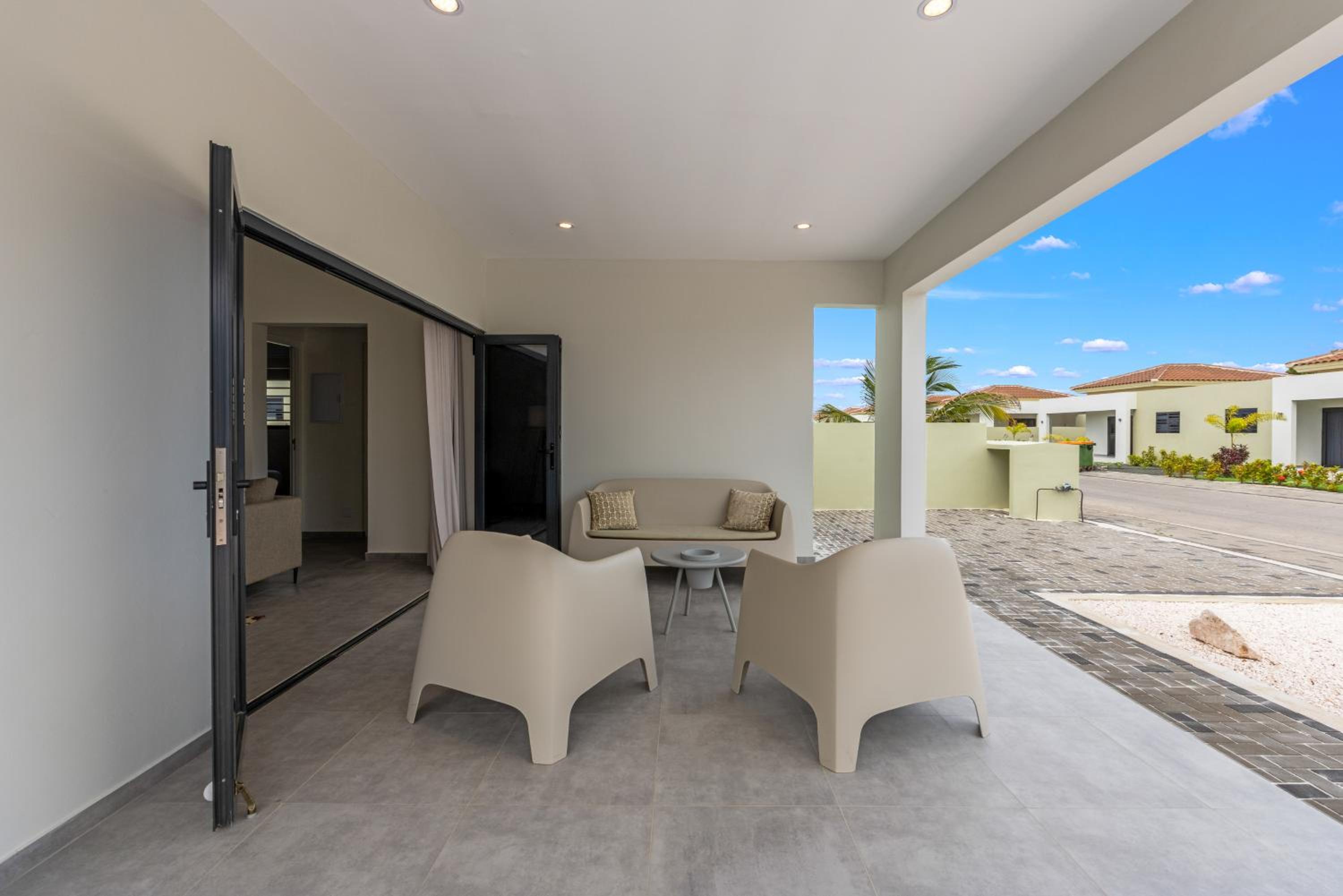 Villa Santi, Mambo Beach, Private Pool