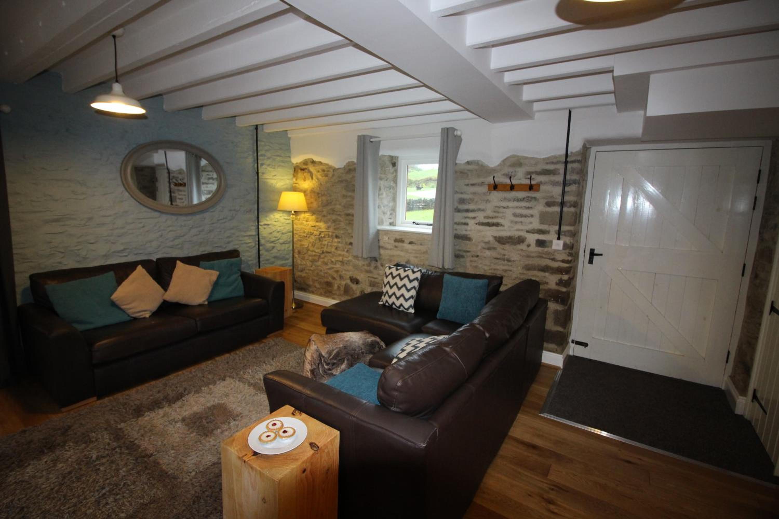 Granary Cottage with hot tub on organic farmland view 5