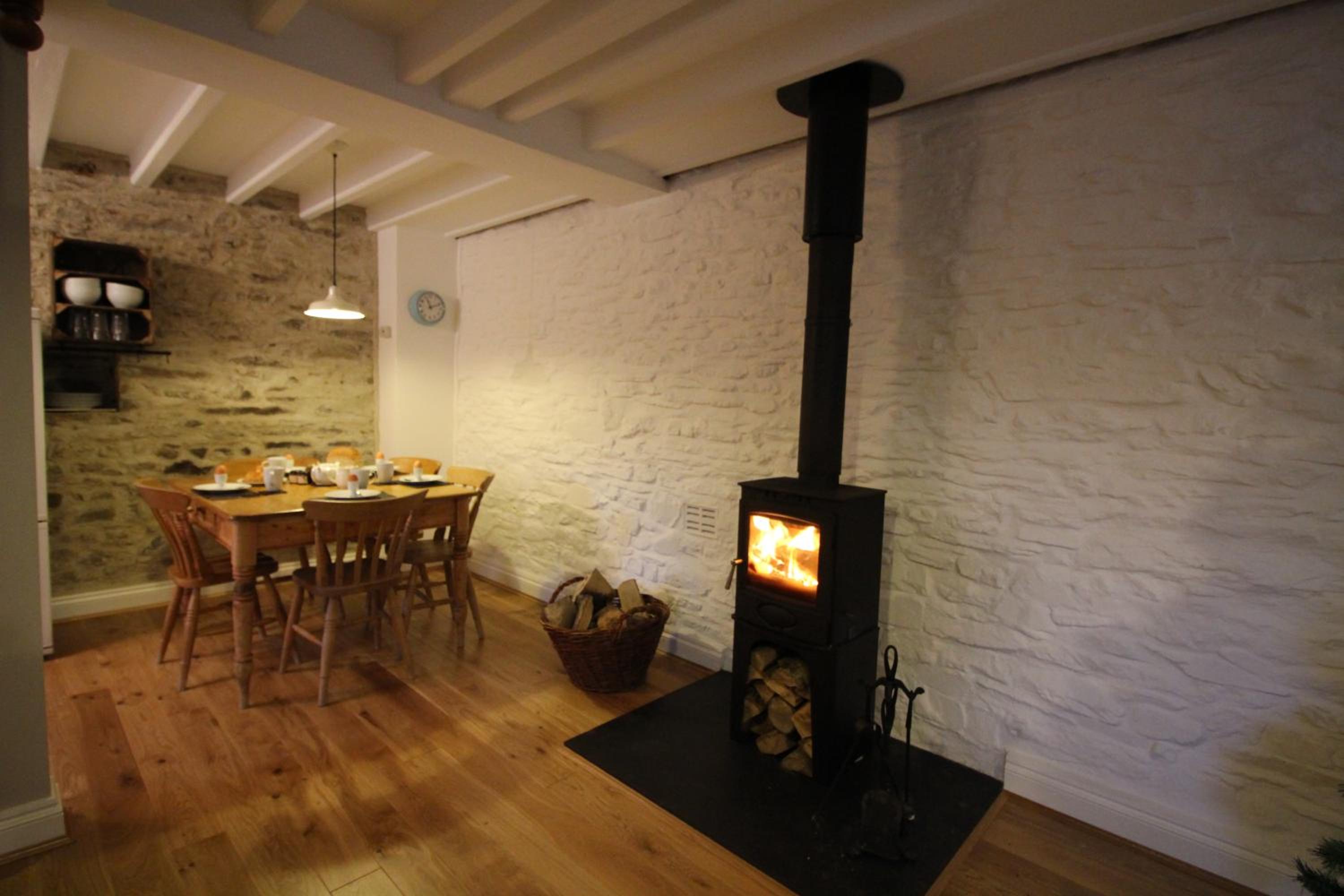 Granary Cottage with hot tub on organic farmland view 4