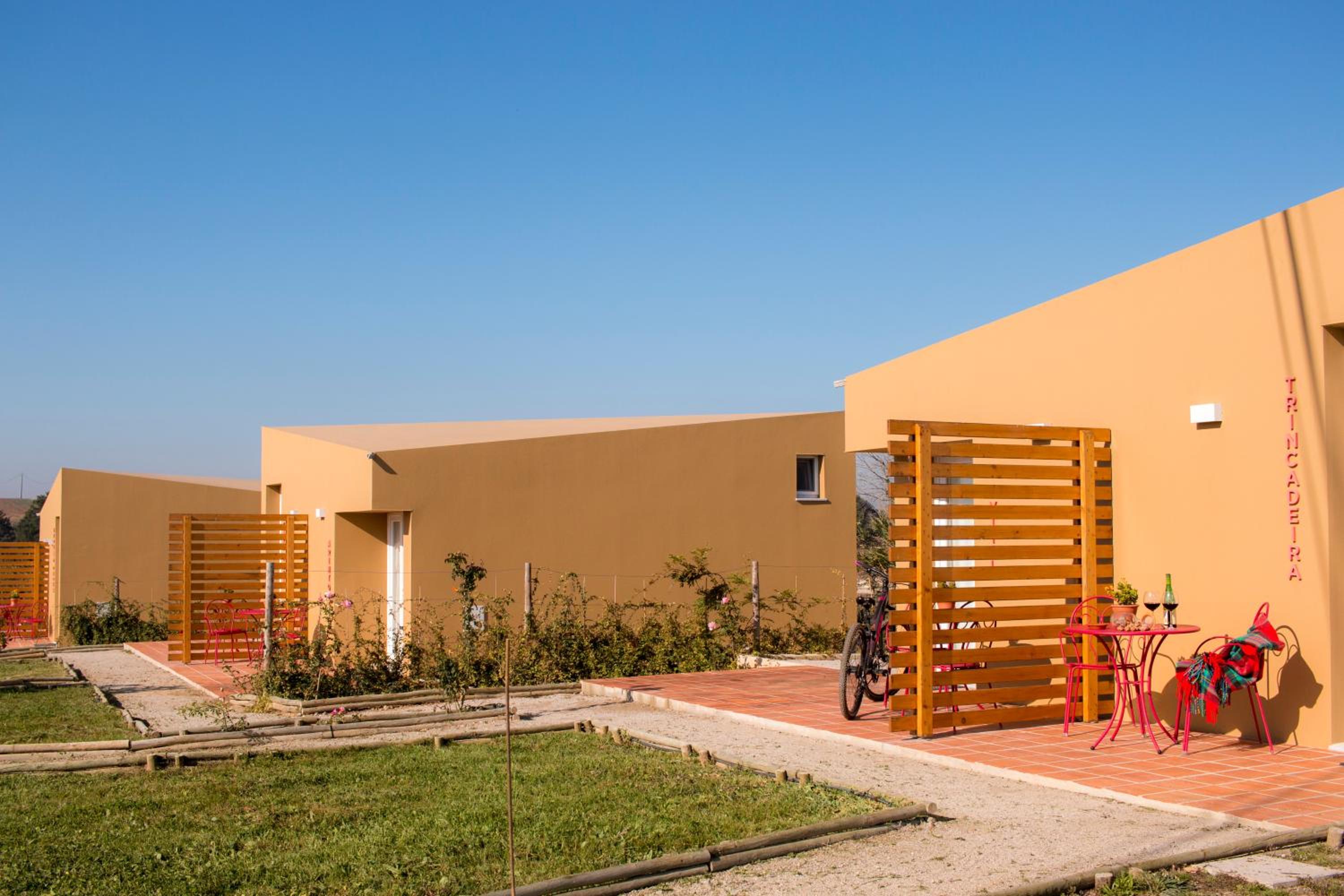 Hotel Entre Vinhas & Mar - Image 1