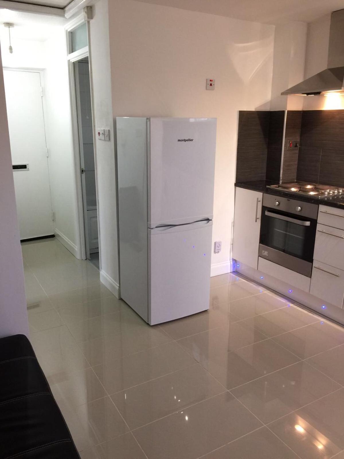 Cosy 2 bedroom Apartment -Heathrow Airport view 4