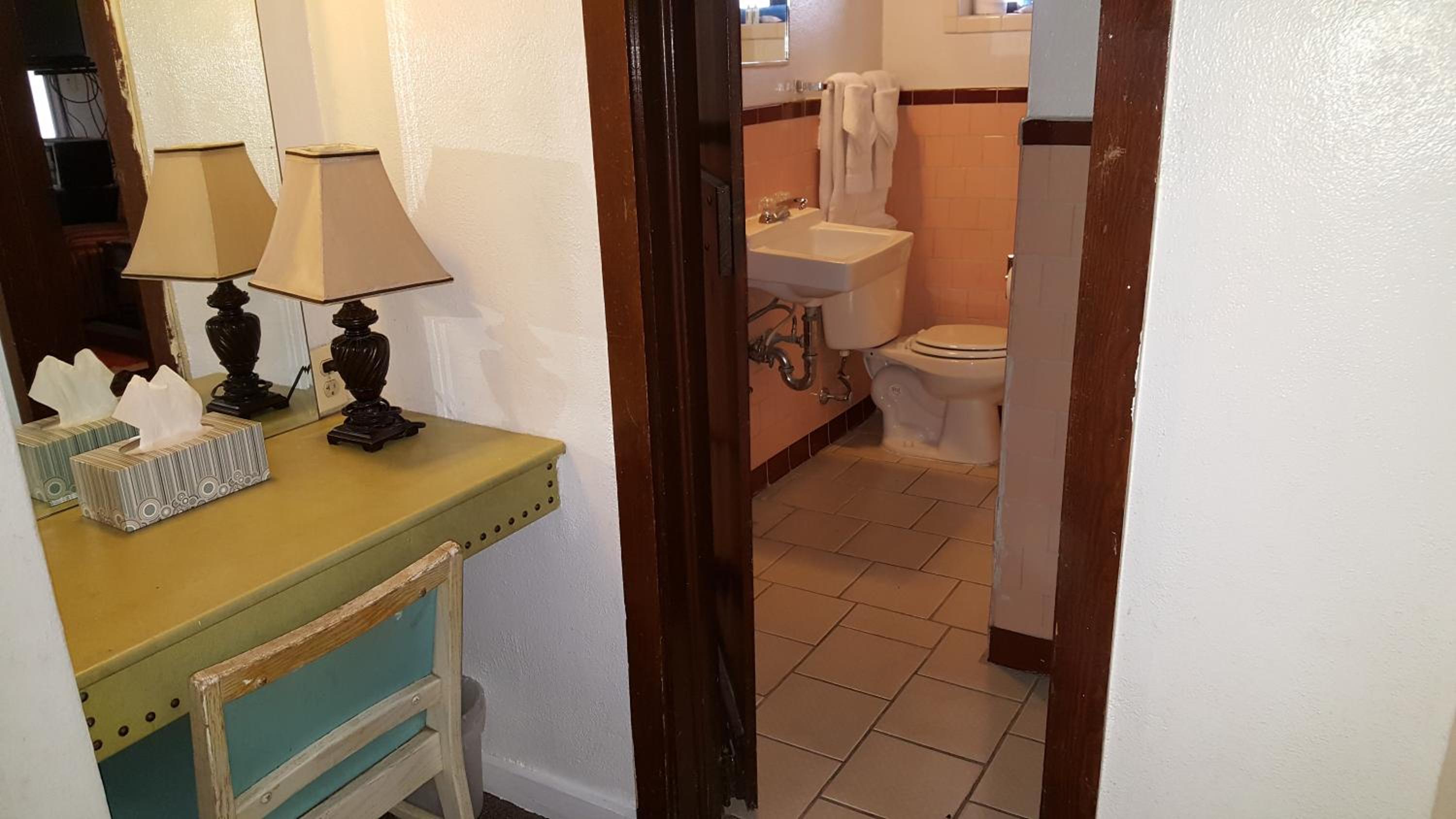 Cottonwood Court Motel
