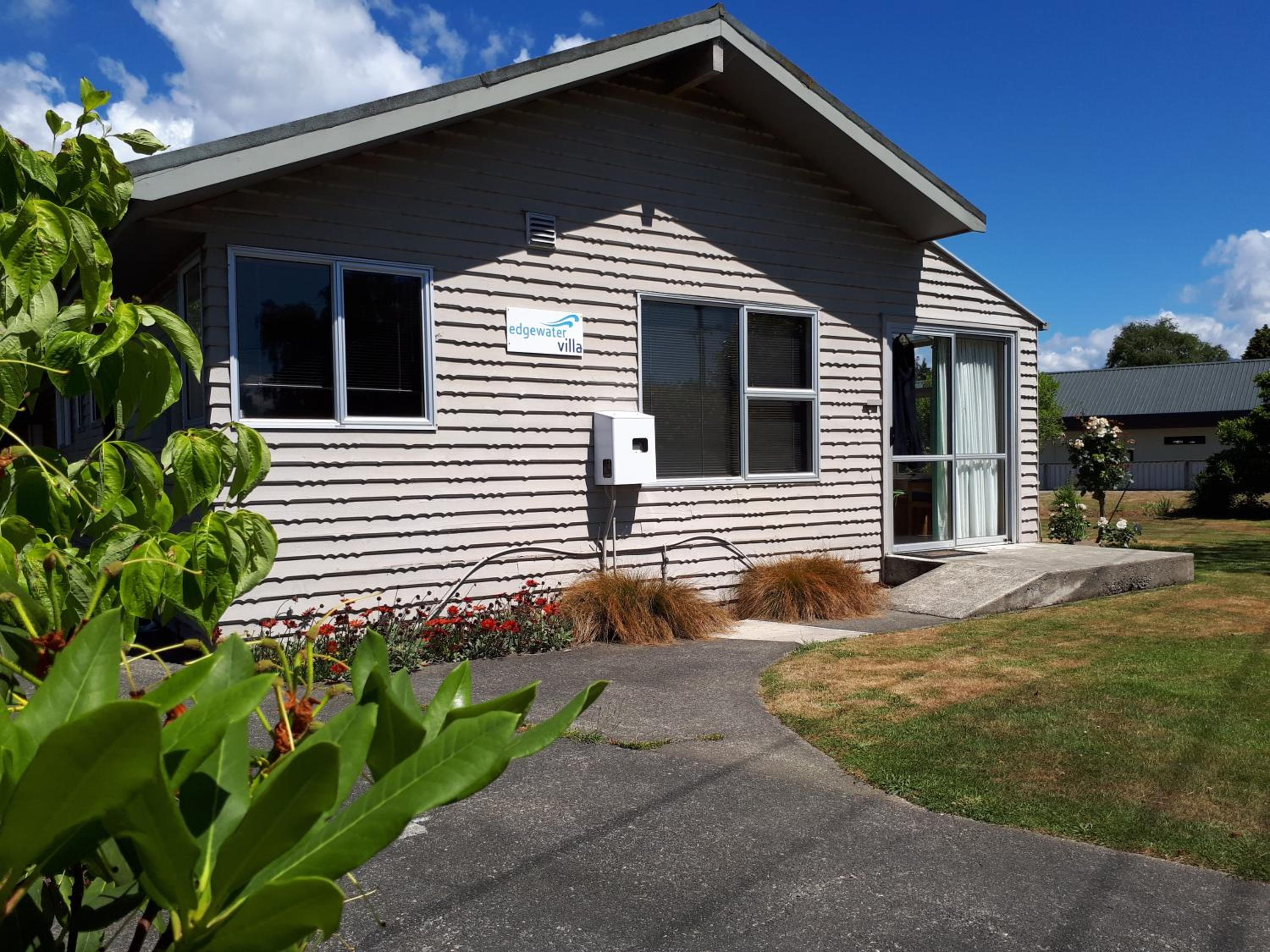 Edgewater Motel
