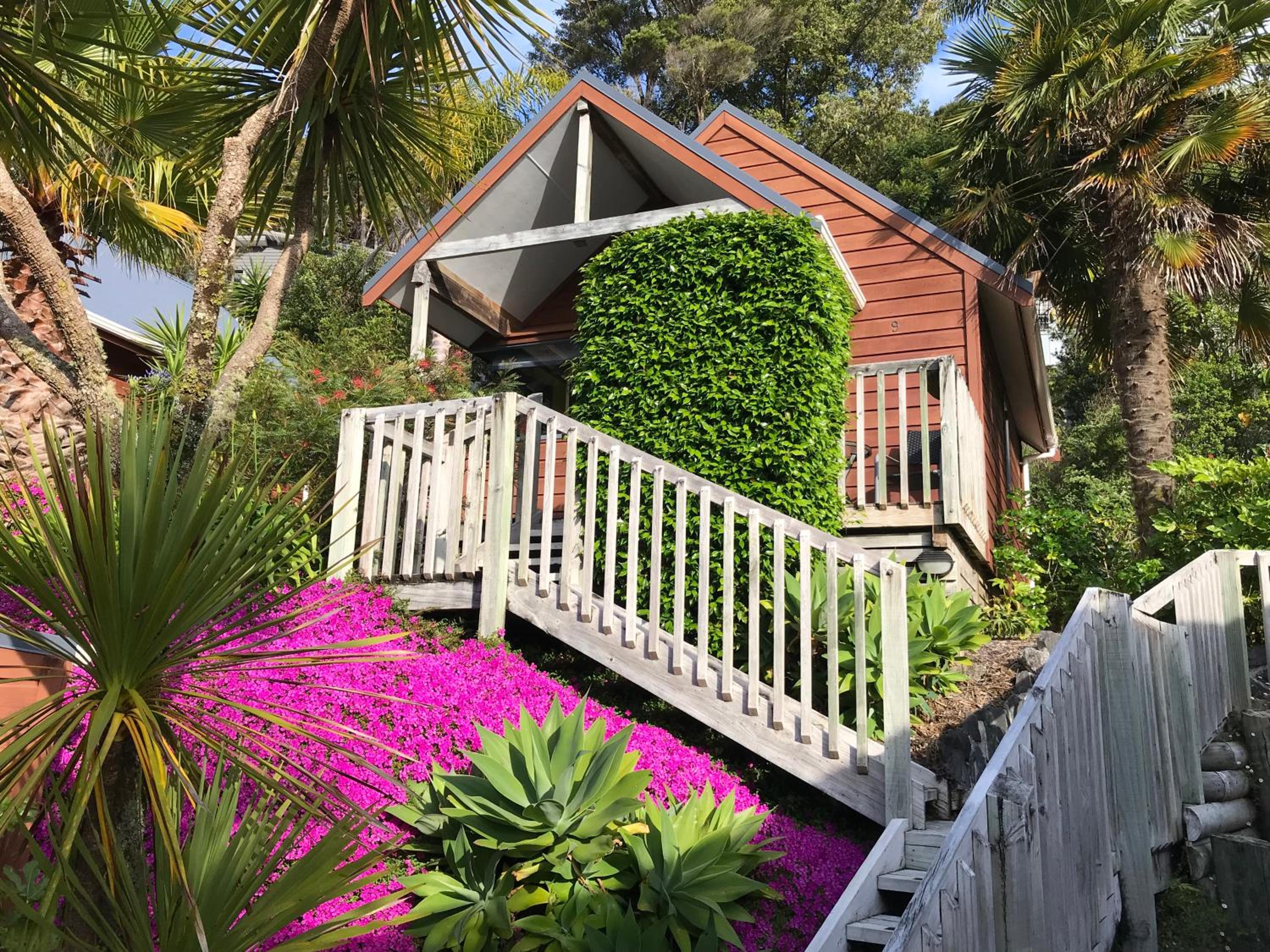 Bay Cabinz Motel