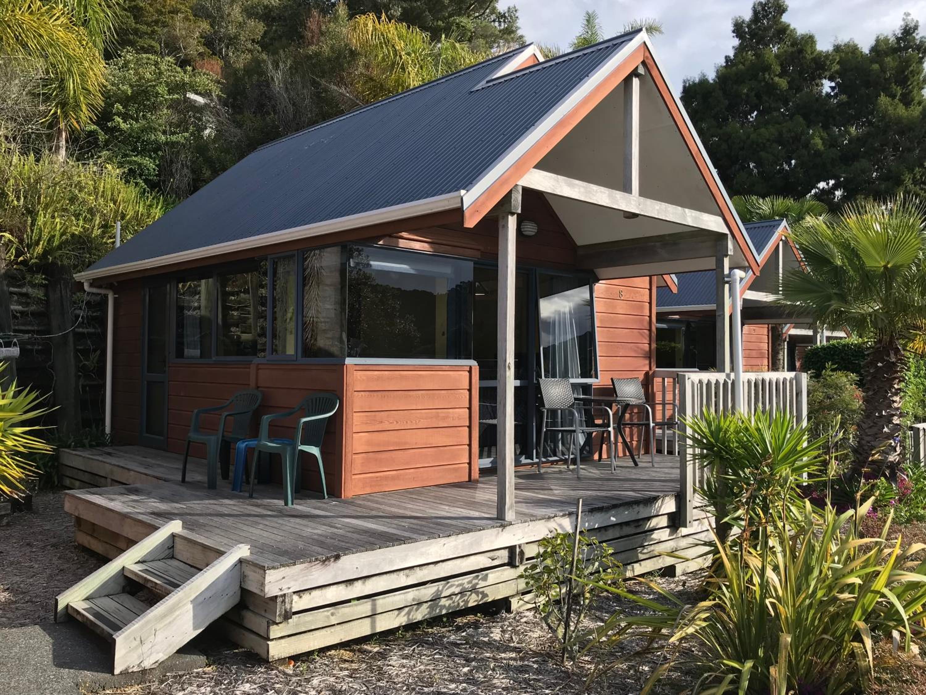 Bay Cabinz Motel
