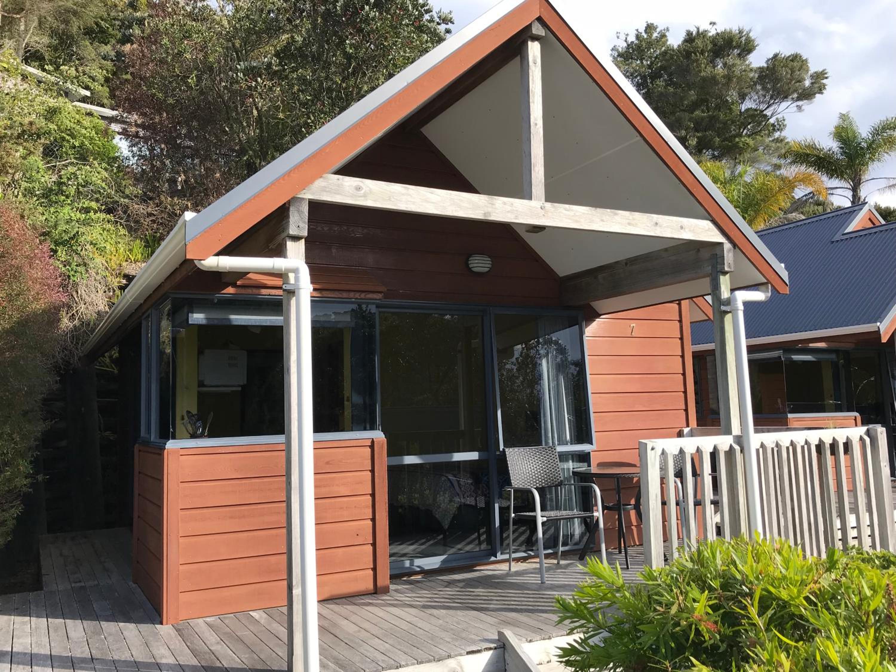 Bay Cabinz Motel