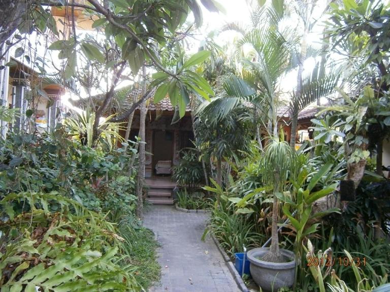 Adus Beach Inn