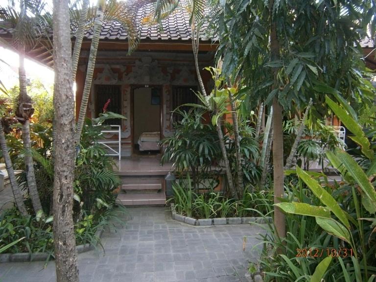 Adus Beach Inn
