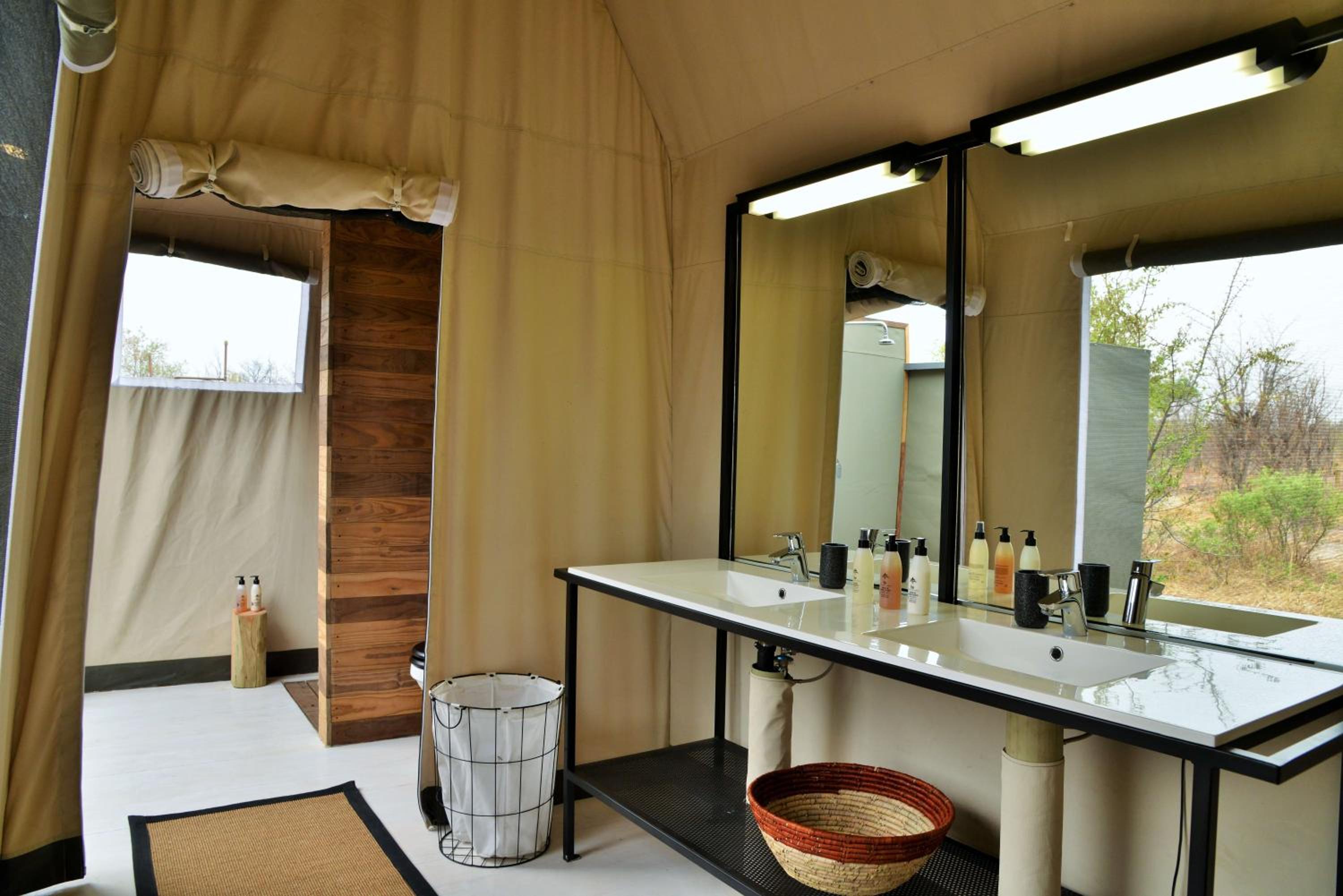 Nogatsaa Pans Chobe Lodge