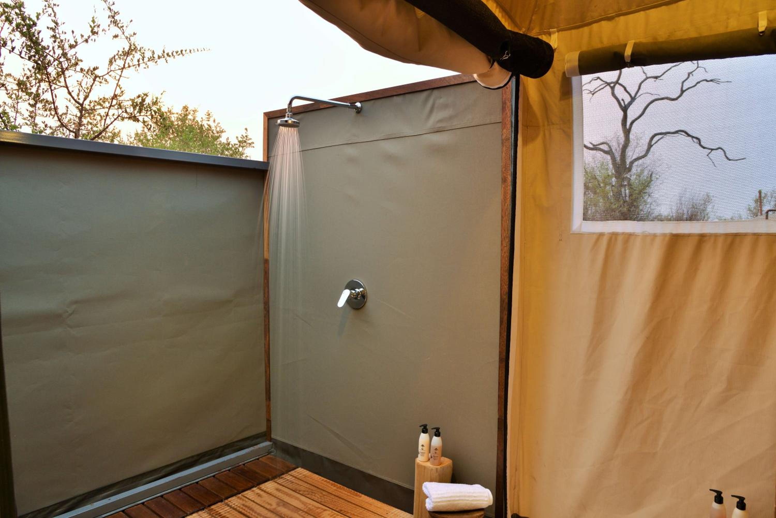 Nogatsaa Pans Chobe Lodge