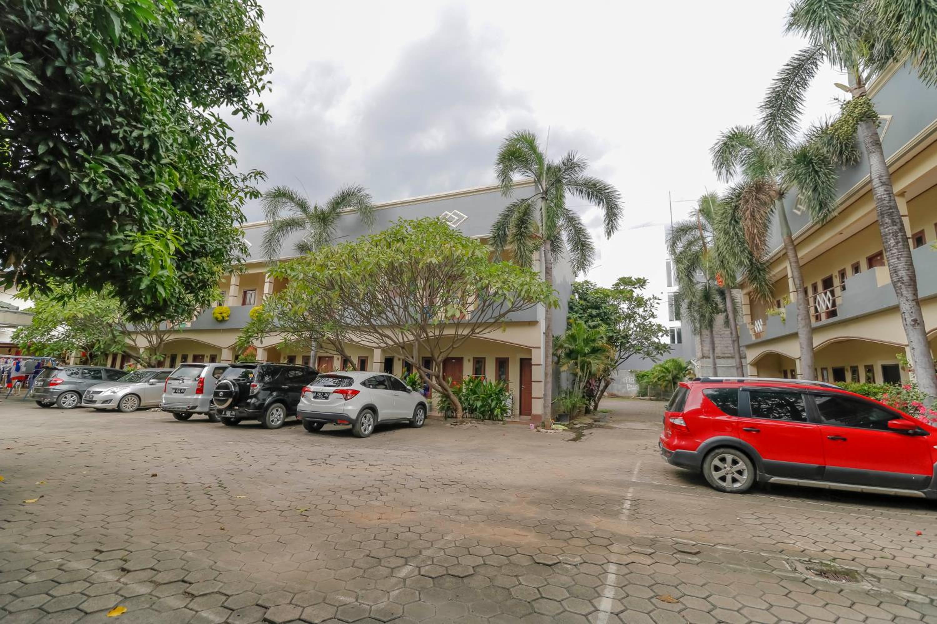 Reddoorz Plus @ Karet Pedurenan 3