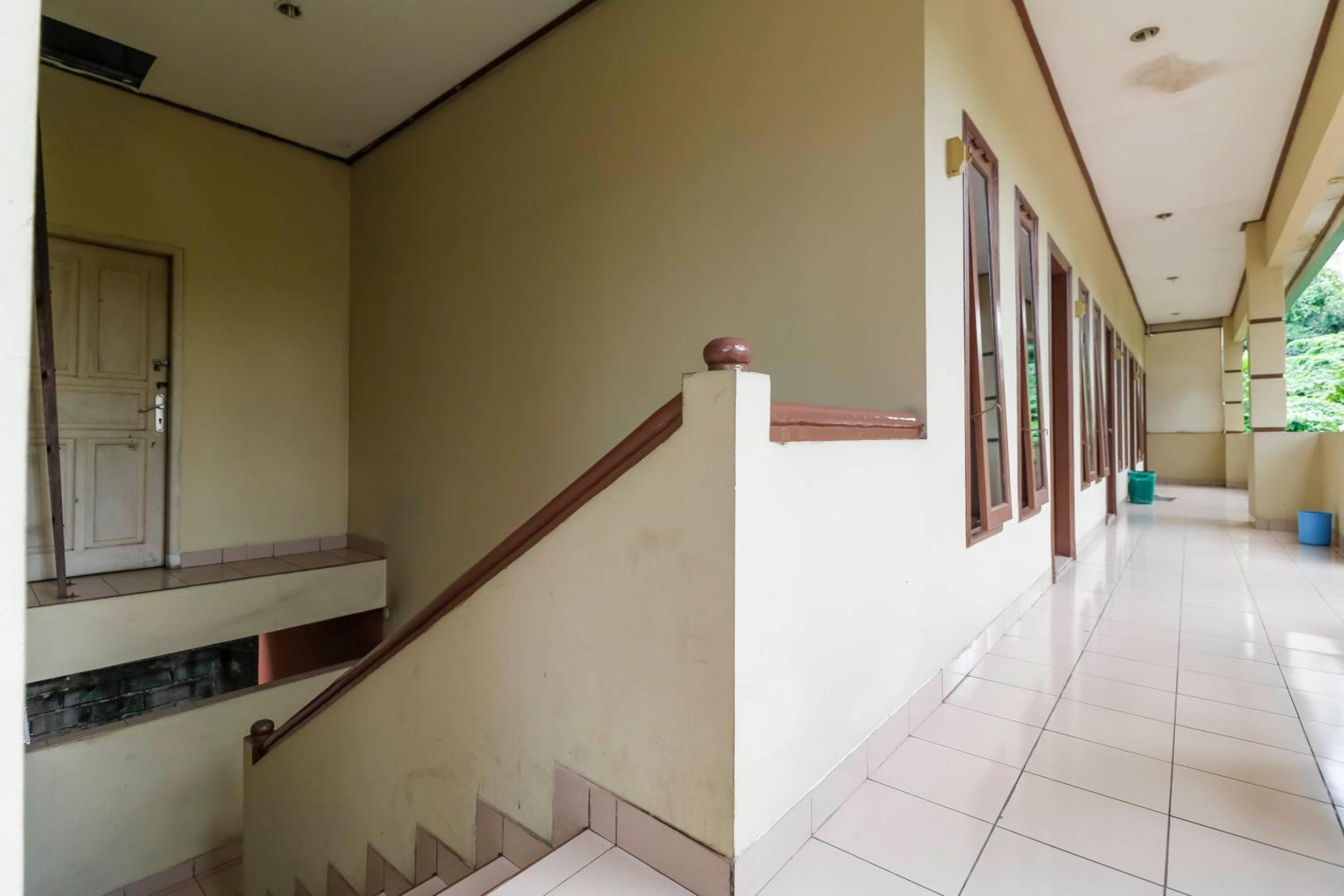 Reddoorz Plus @ Karet Pedurenan 3