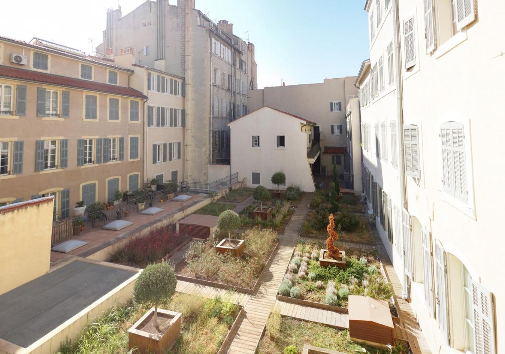 Sunny Studio Vieux Port view 2
