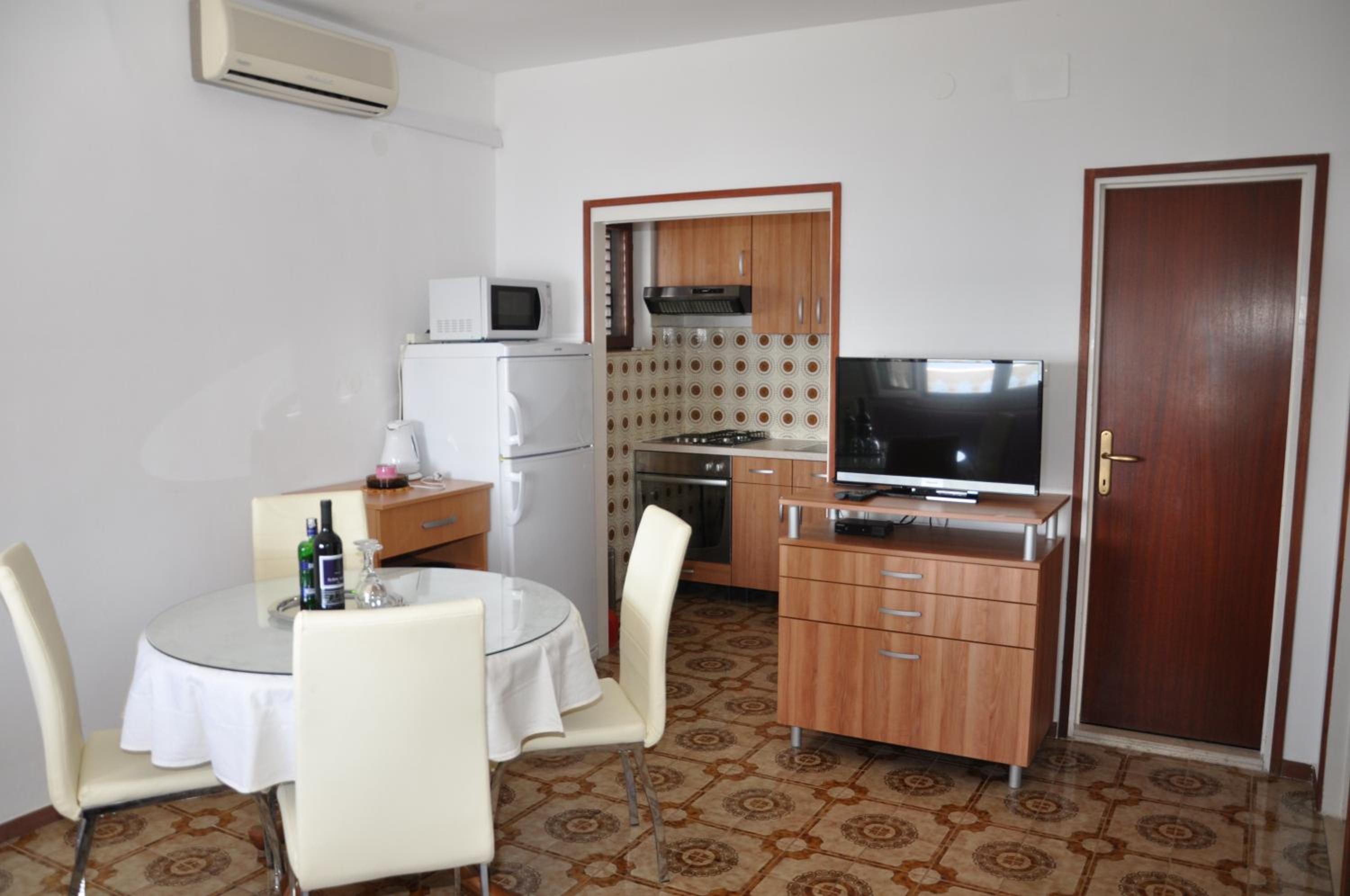 BM Apartments Rogoznica view 4