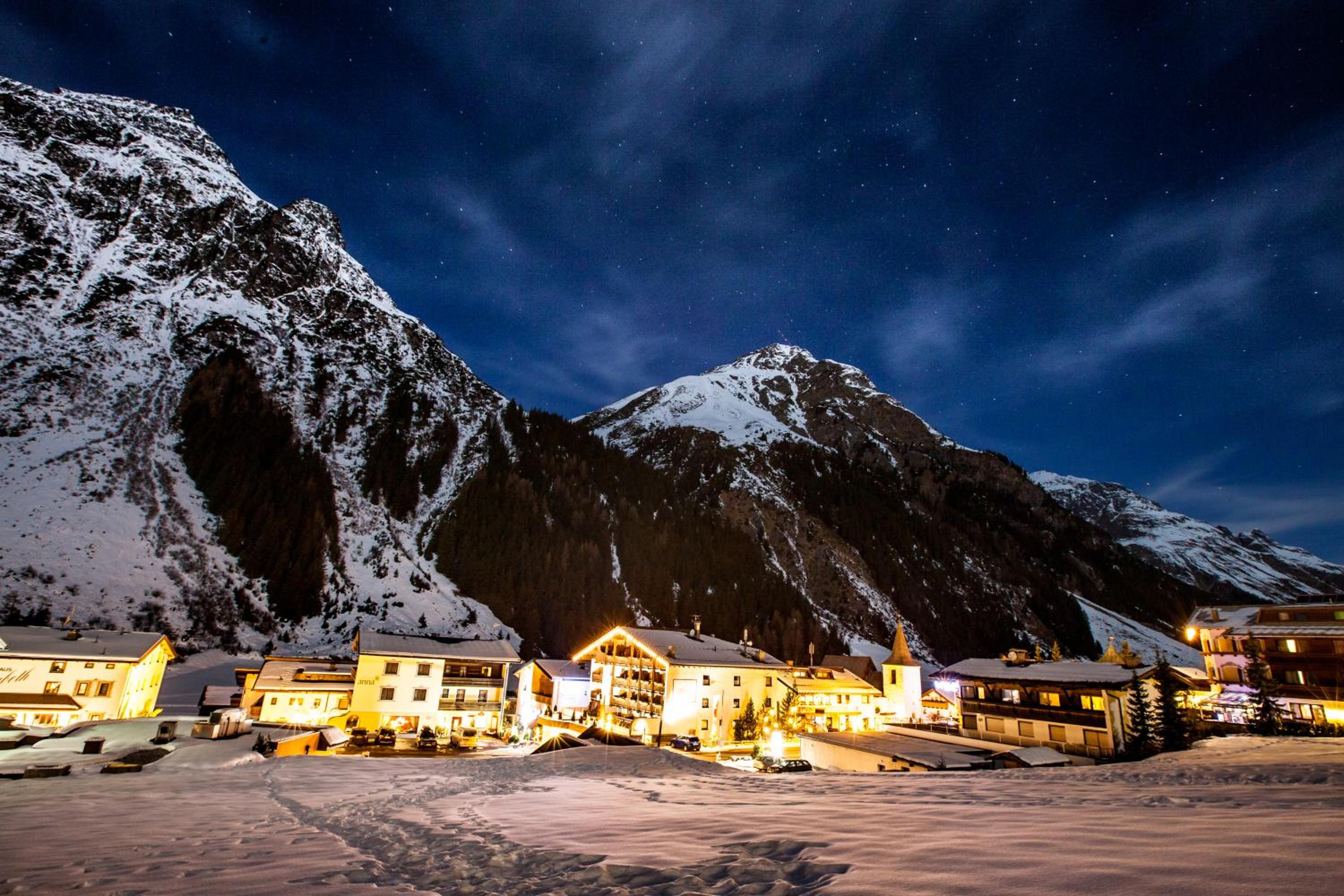 Ferienhaus Alpen Lodge und die Gams