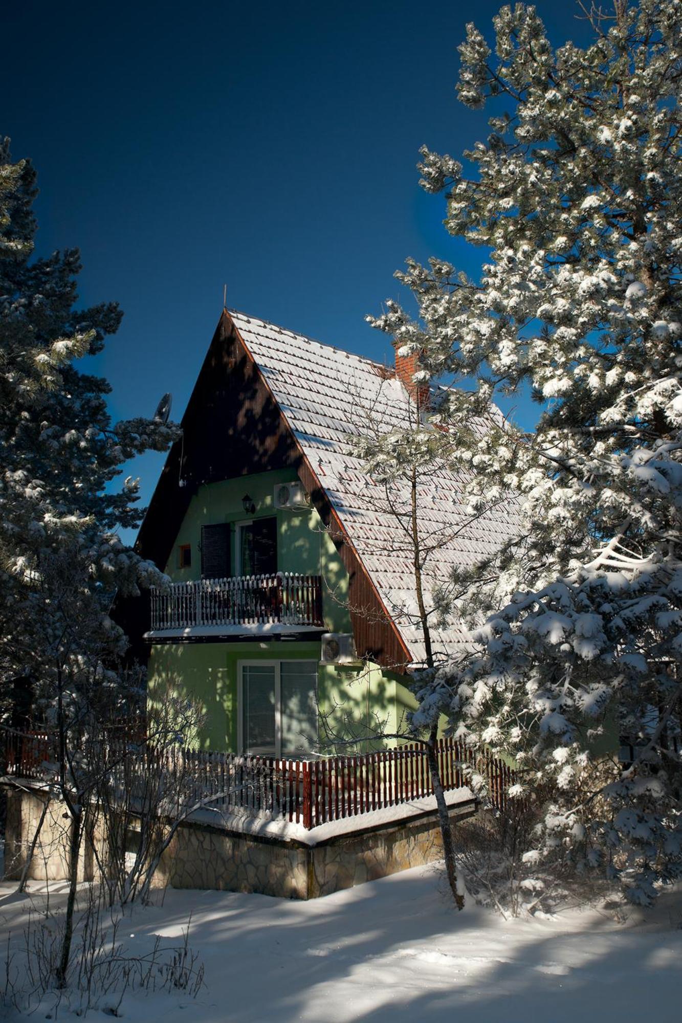Holiday Home Green House view 2