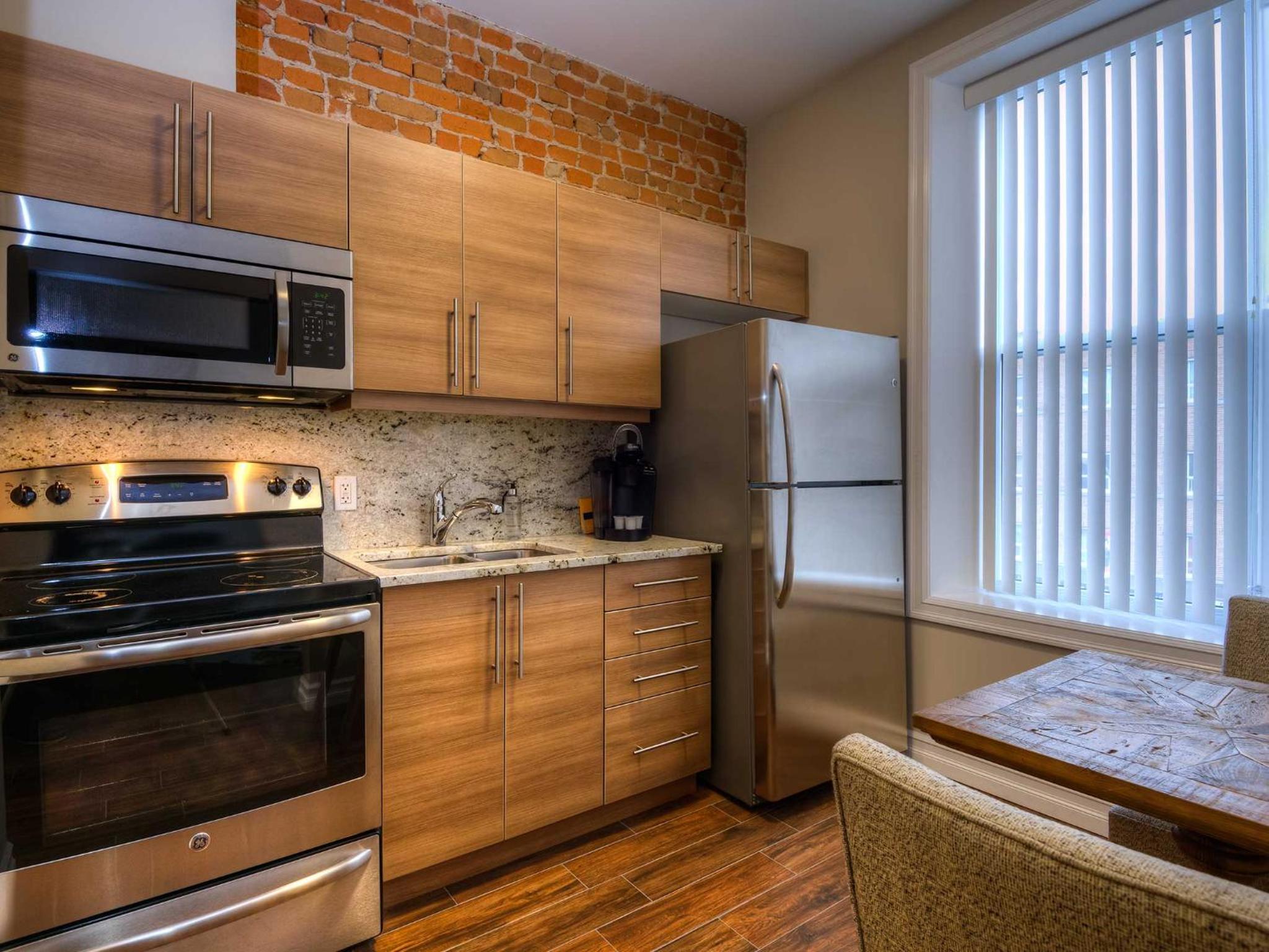 Guelph Vacations - Western Hotel Executive Suites - Property Image 36