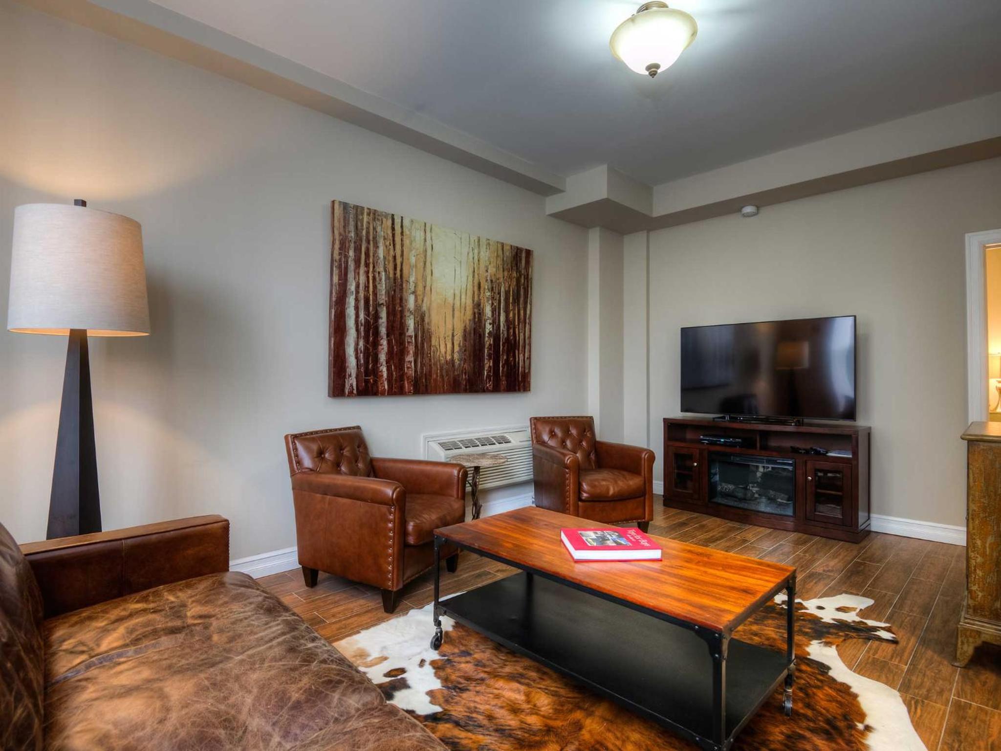 Guelph Vacations - Western Hotel Executive Suites - Property Image 35