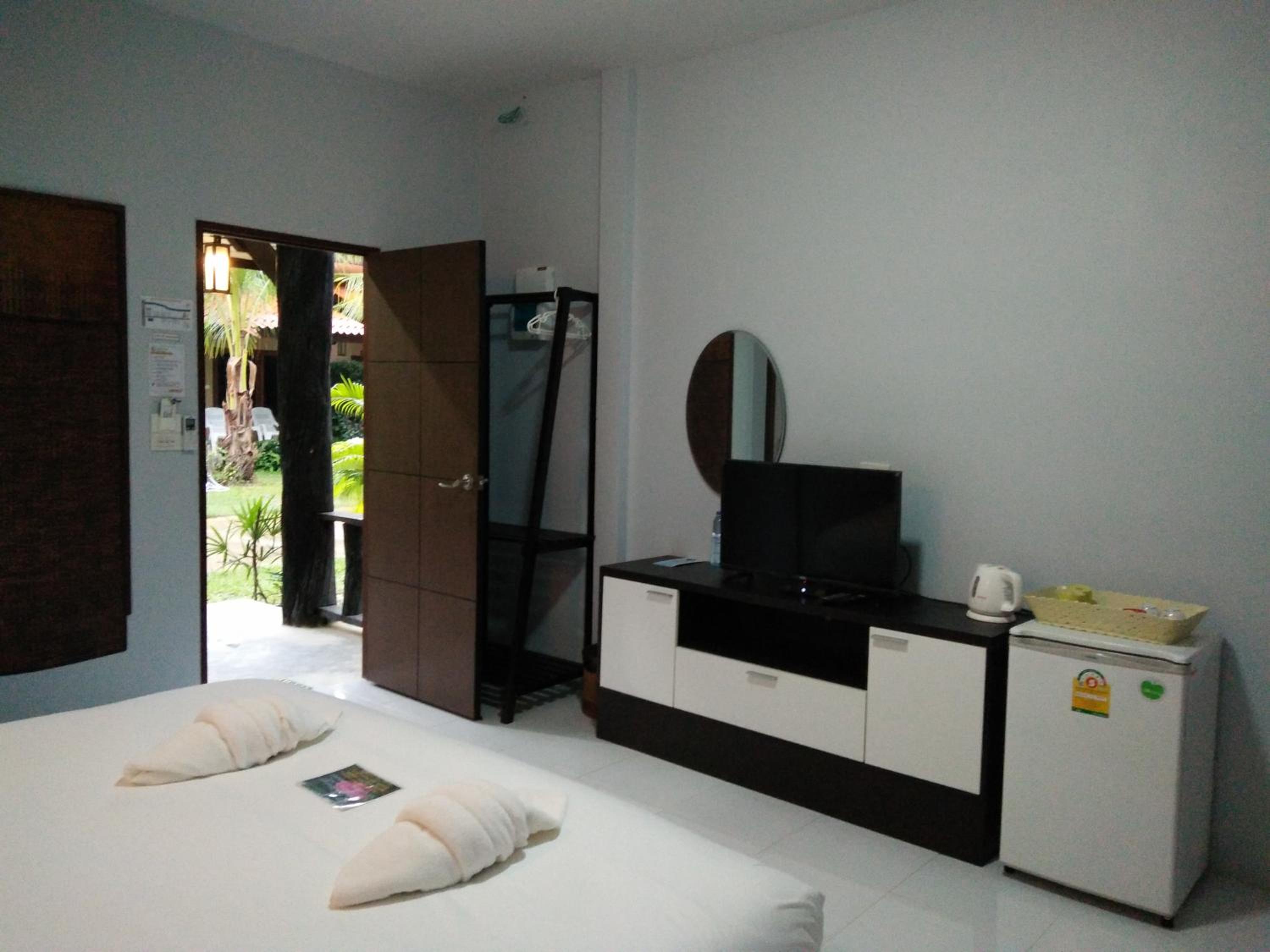 Baan Suan Rim Klong Resort