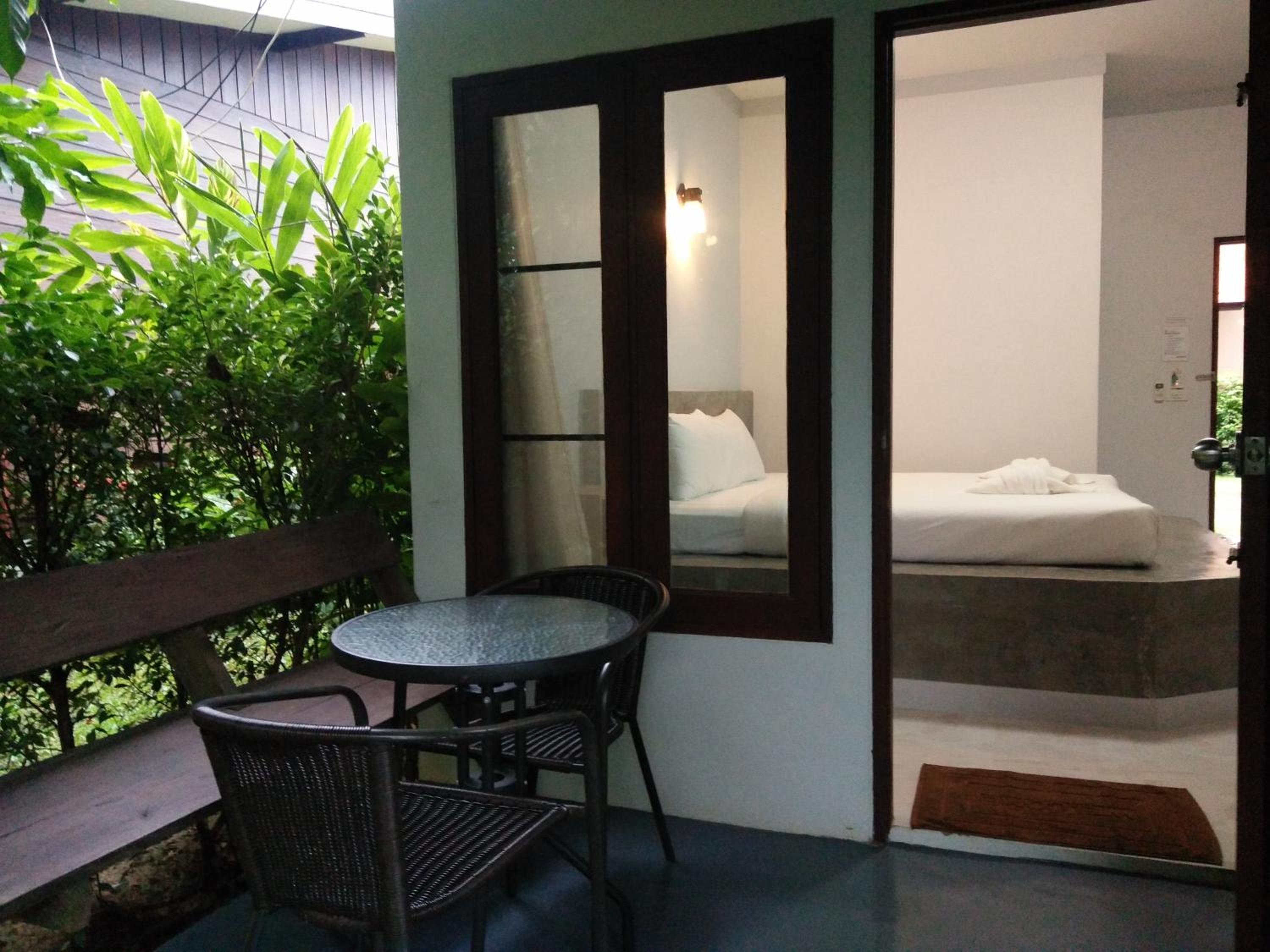 Baan Suan Rim Klong Resort