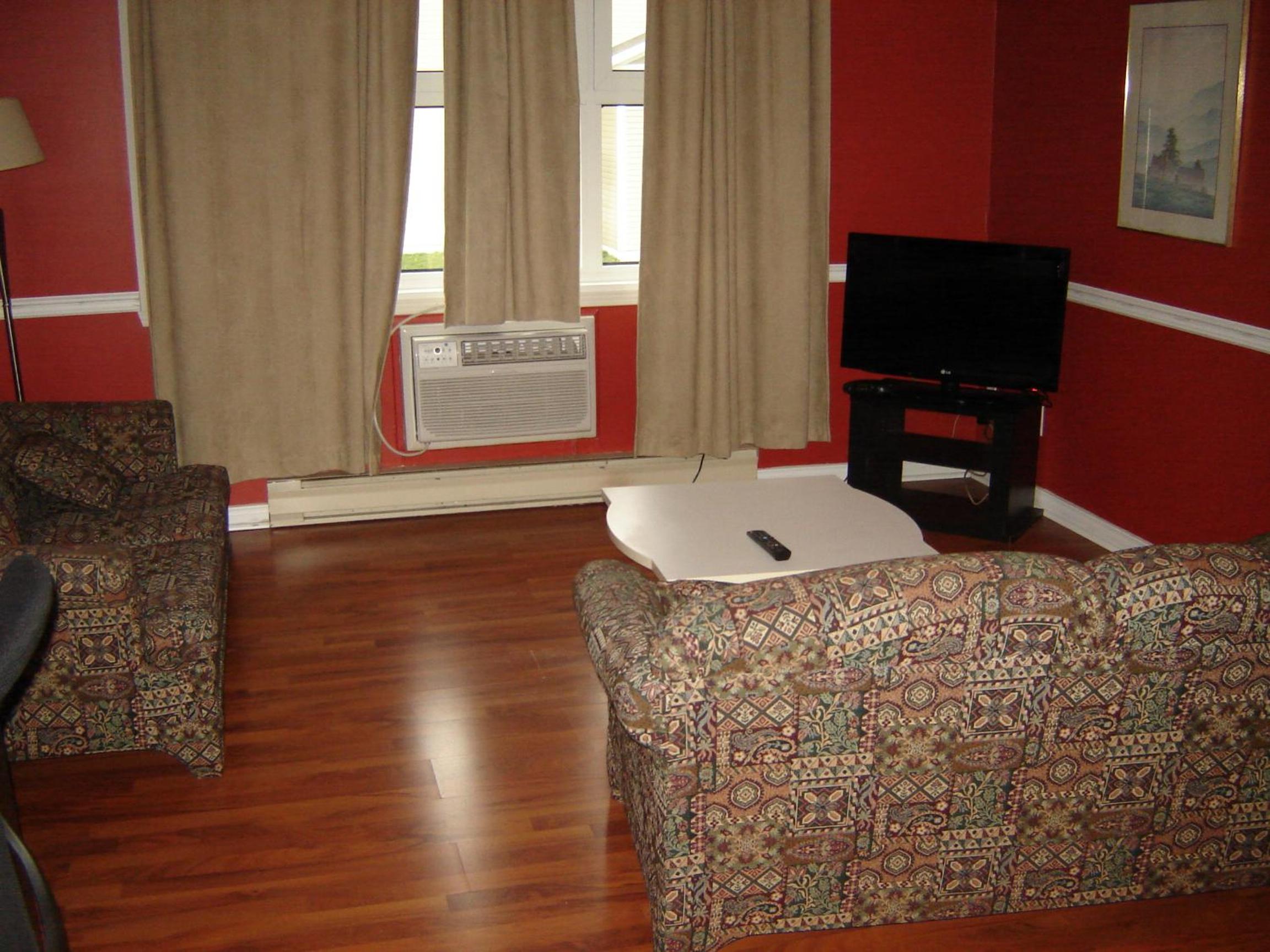 Trois-rivieres Vacations - Days Inn by Wyndham Trois-Rivieres - Property Image 3