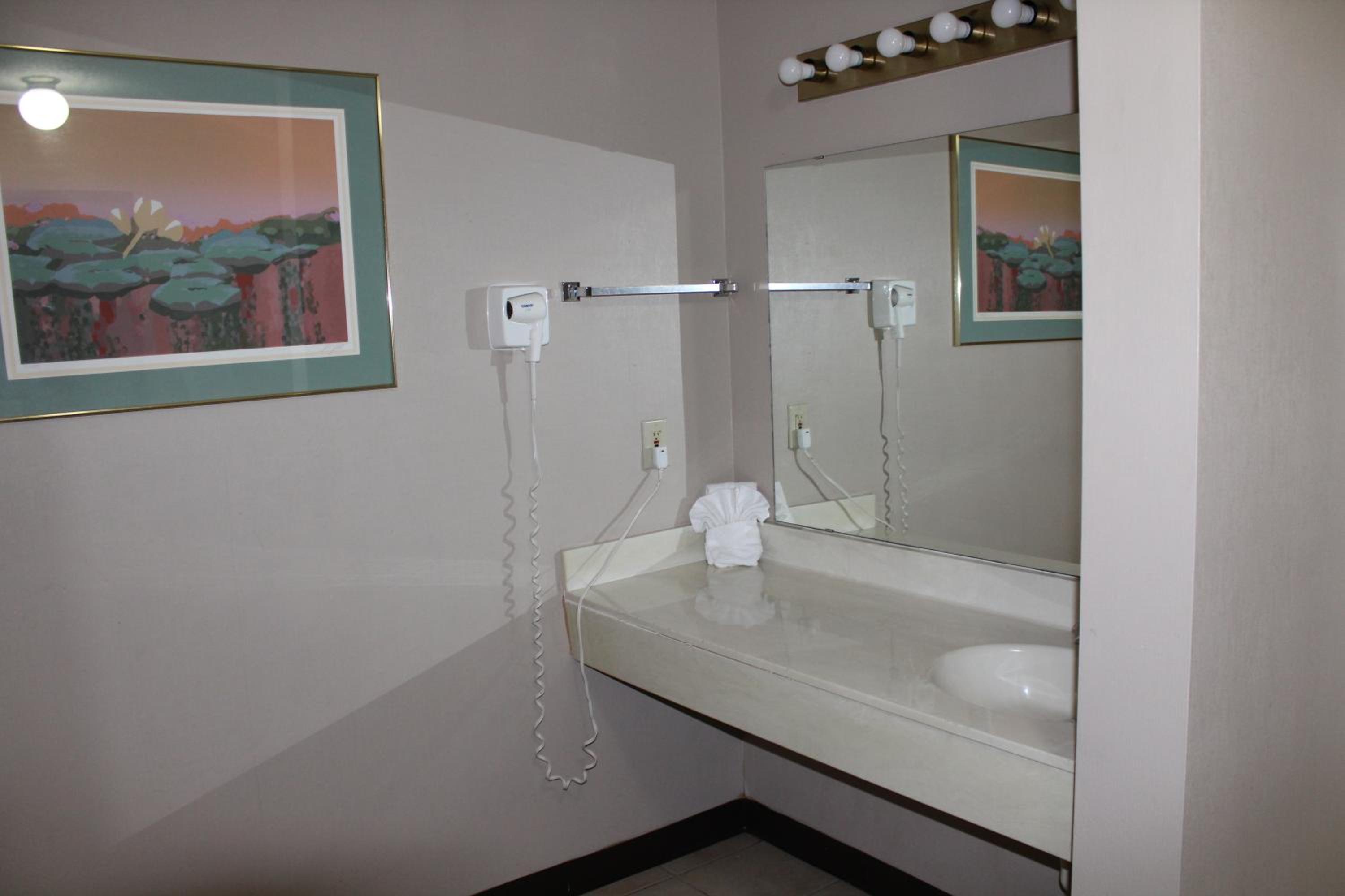 Coratel Inn and Suites Maple Grove - Property Image 49