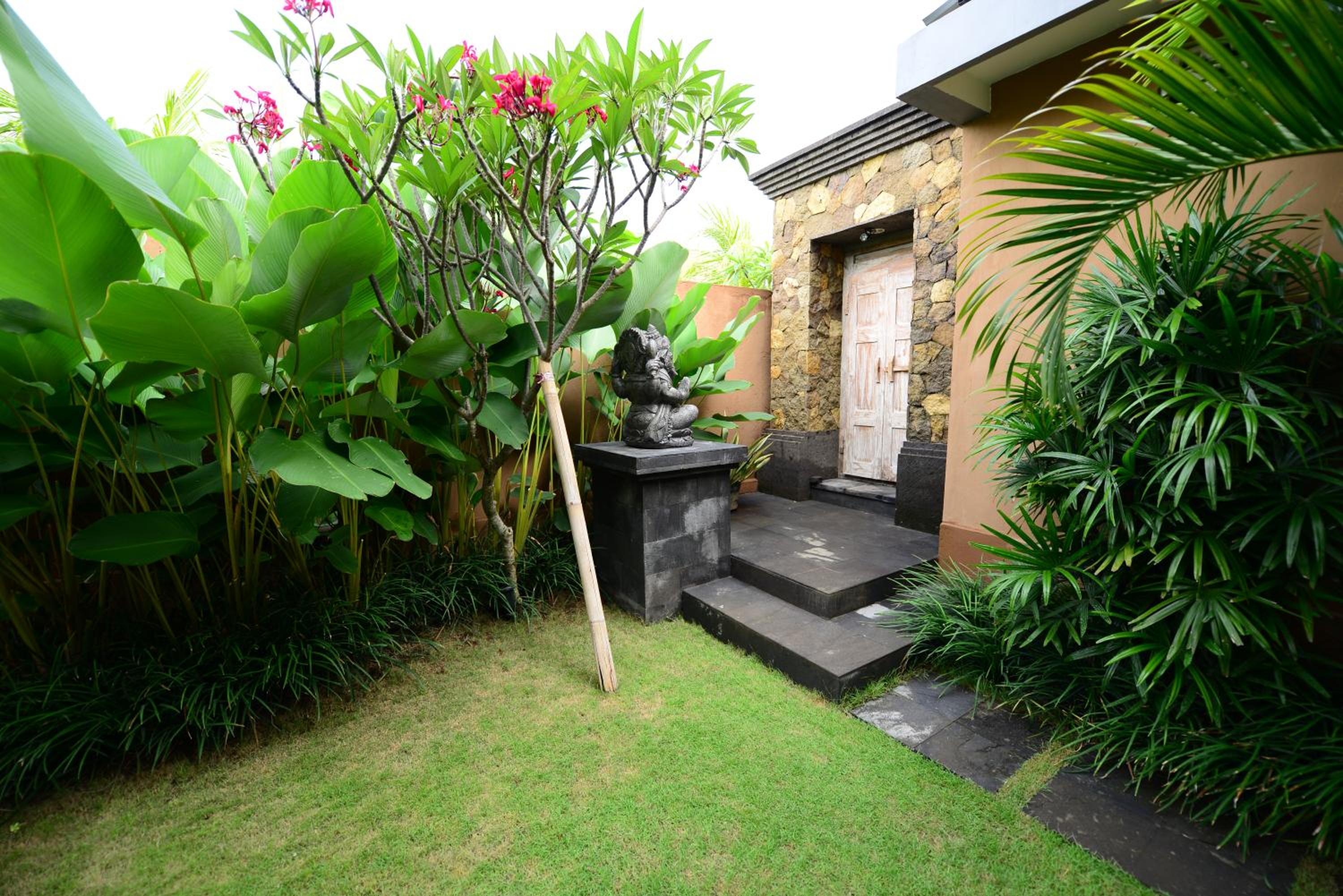 Surya Guest House Sanur view 5