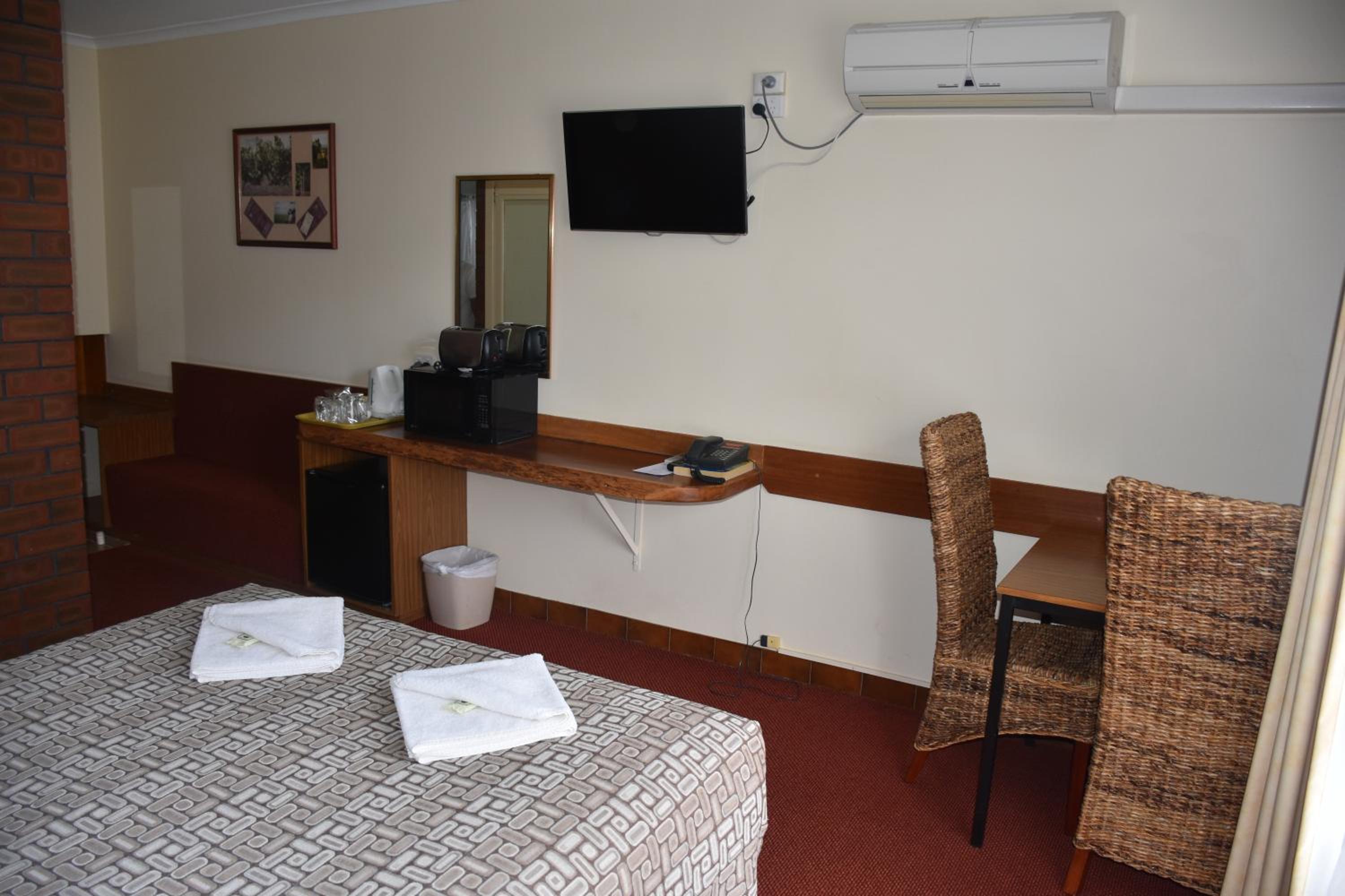 Mount Barker Valley Views Motel & Chalets, Western Australia