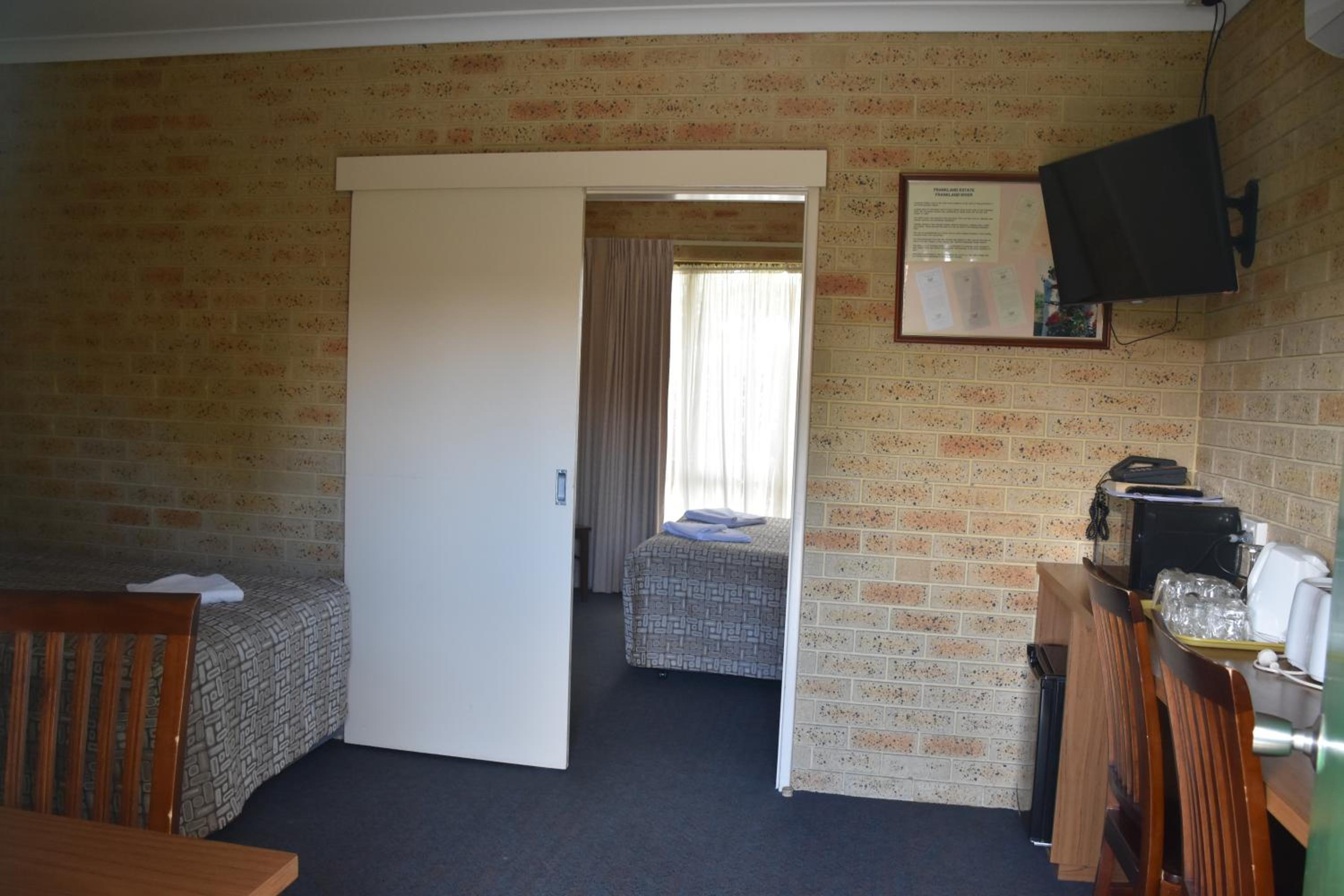 Mount Barker Valley Views Motel & Chalets, Western Australia