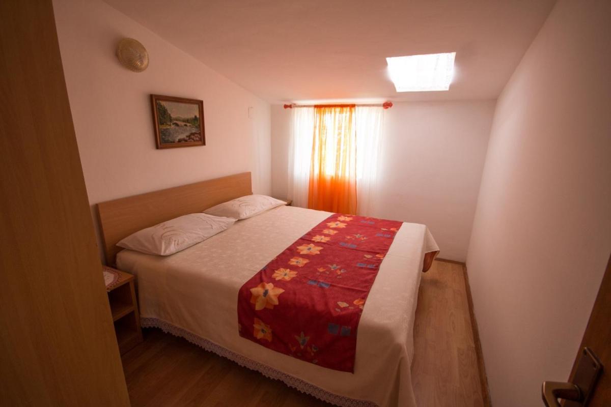 MARA House with Apartments