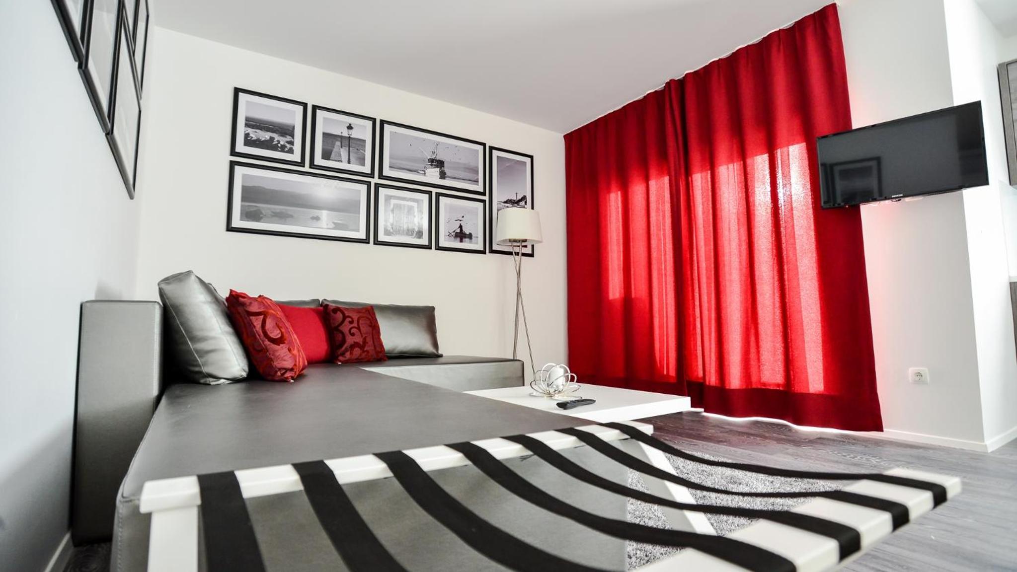 Sunset Deluxe Apartments
