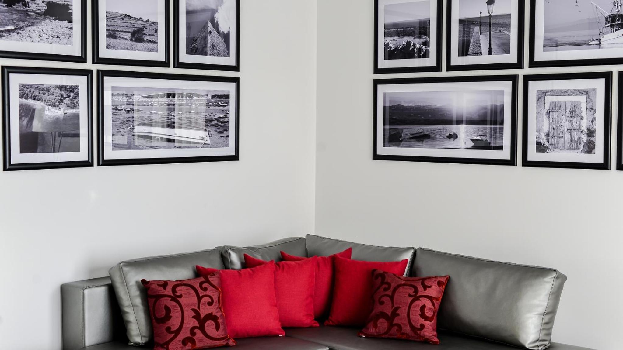 Sunset Deluxe Apartments