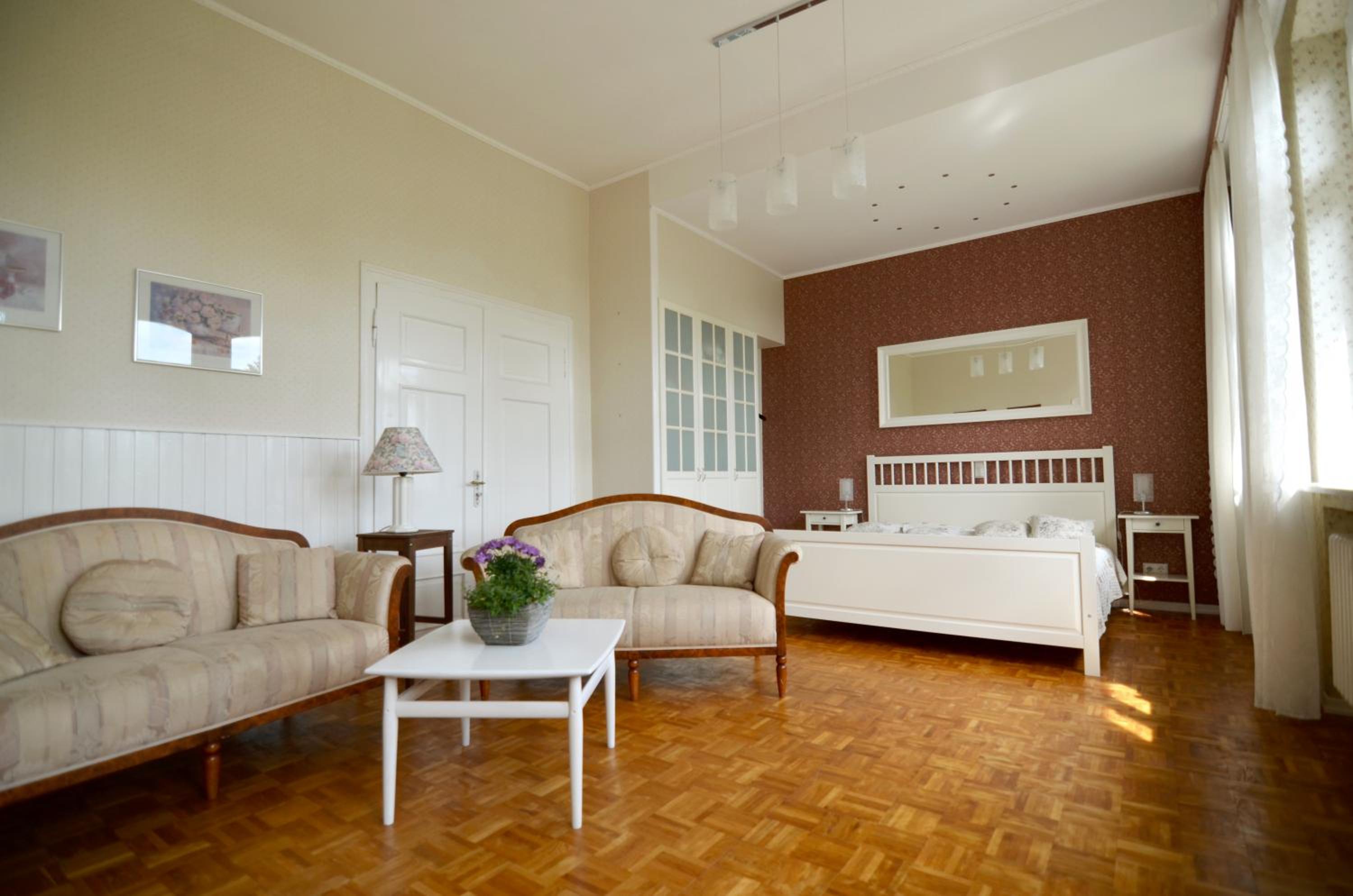 Altes Pfarrhaus Gondershausen view 3