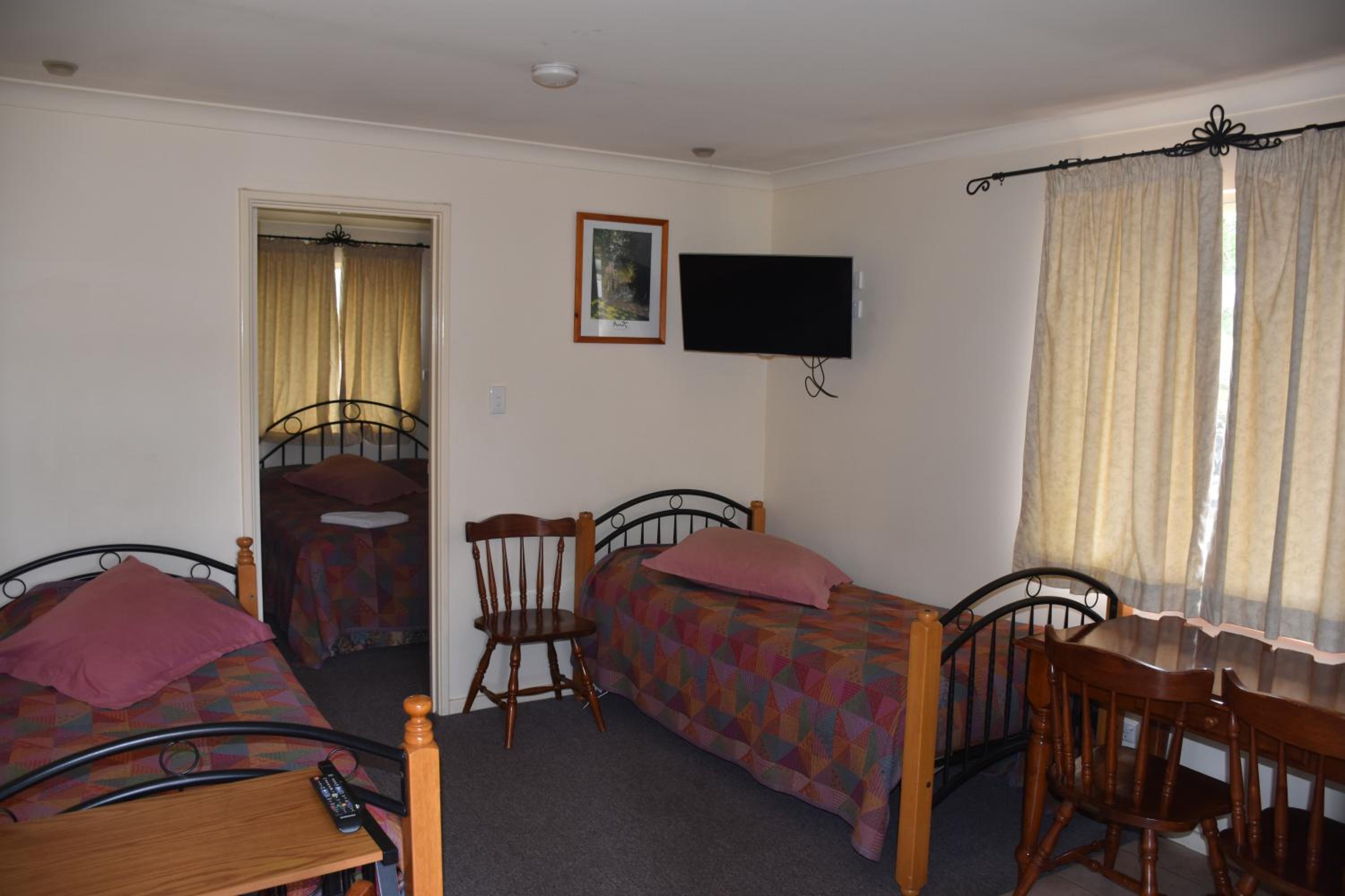 Mount Barker Valley Views Motel & Chalets, Western Australia